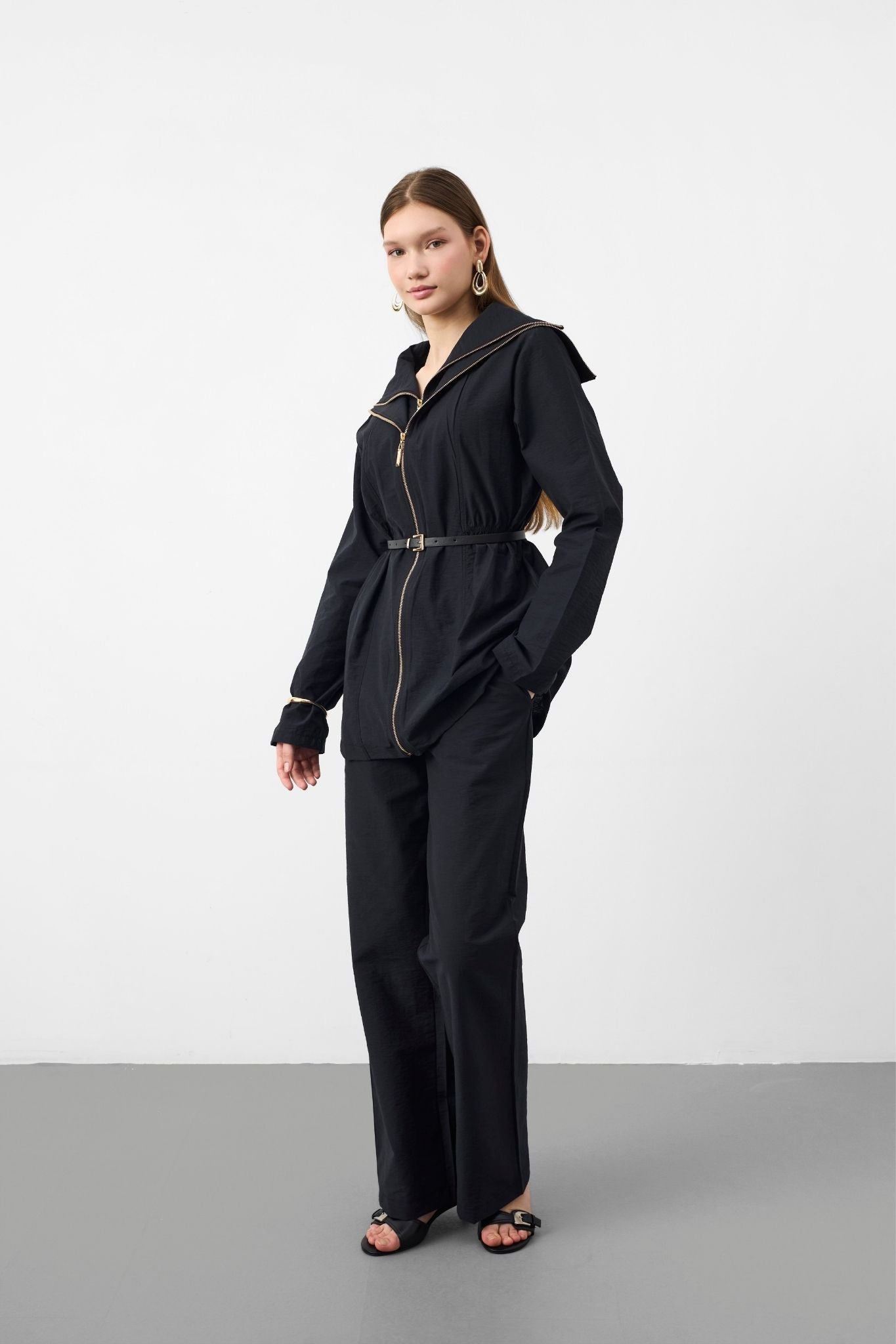 Siyah Kadın Akışkan Katman Fermuar Detaylı Belden Kemerli Premium Takım