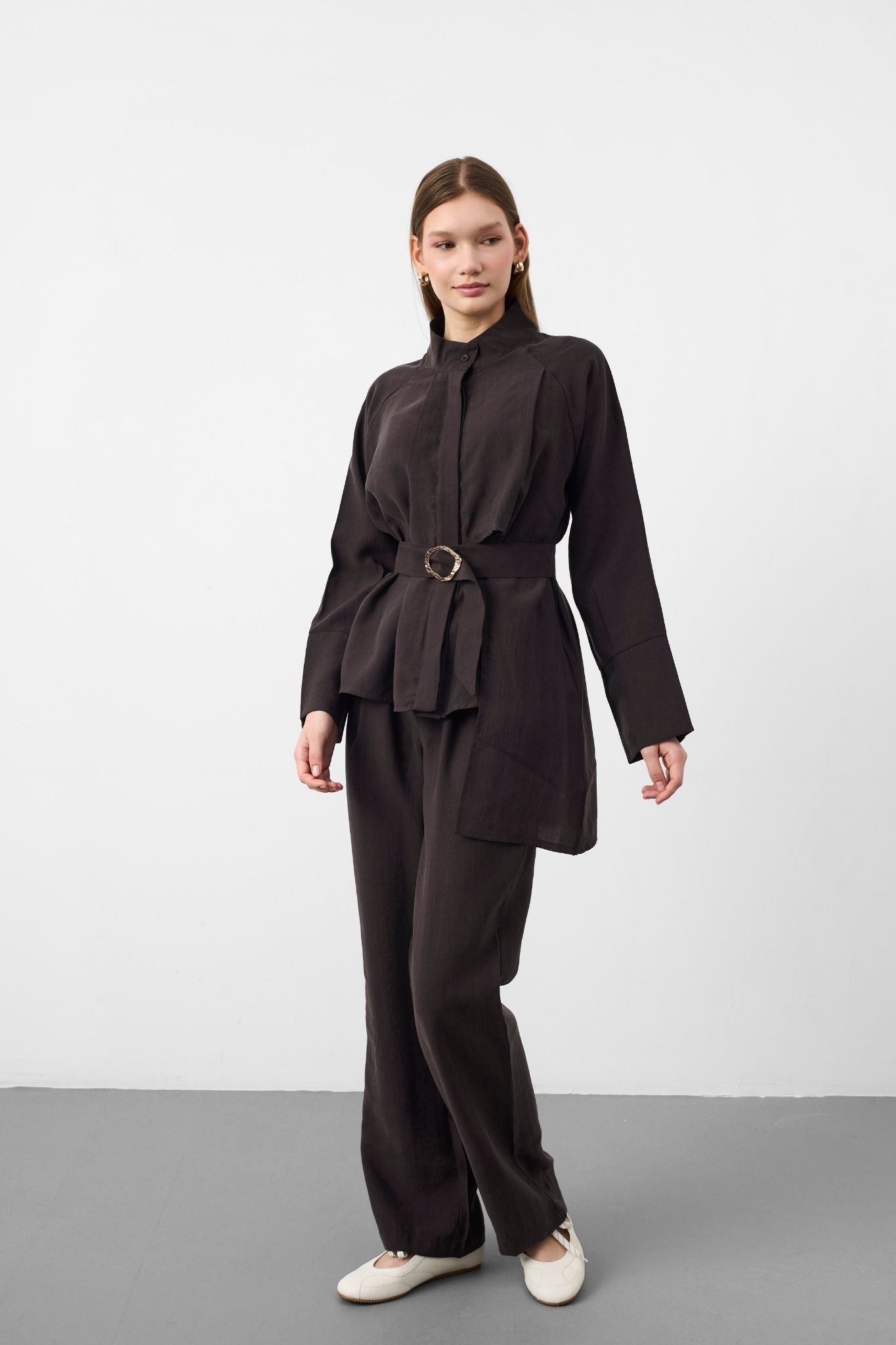 Kahve Kadın Premium Tencel Dokulu Gold Tokalı Kemerli Modern Kesim Takım