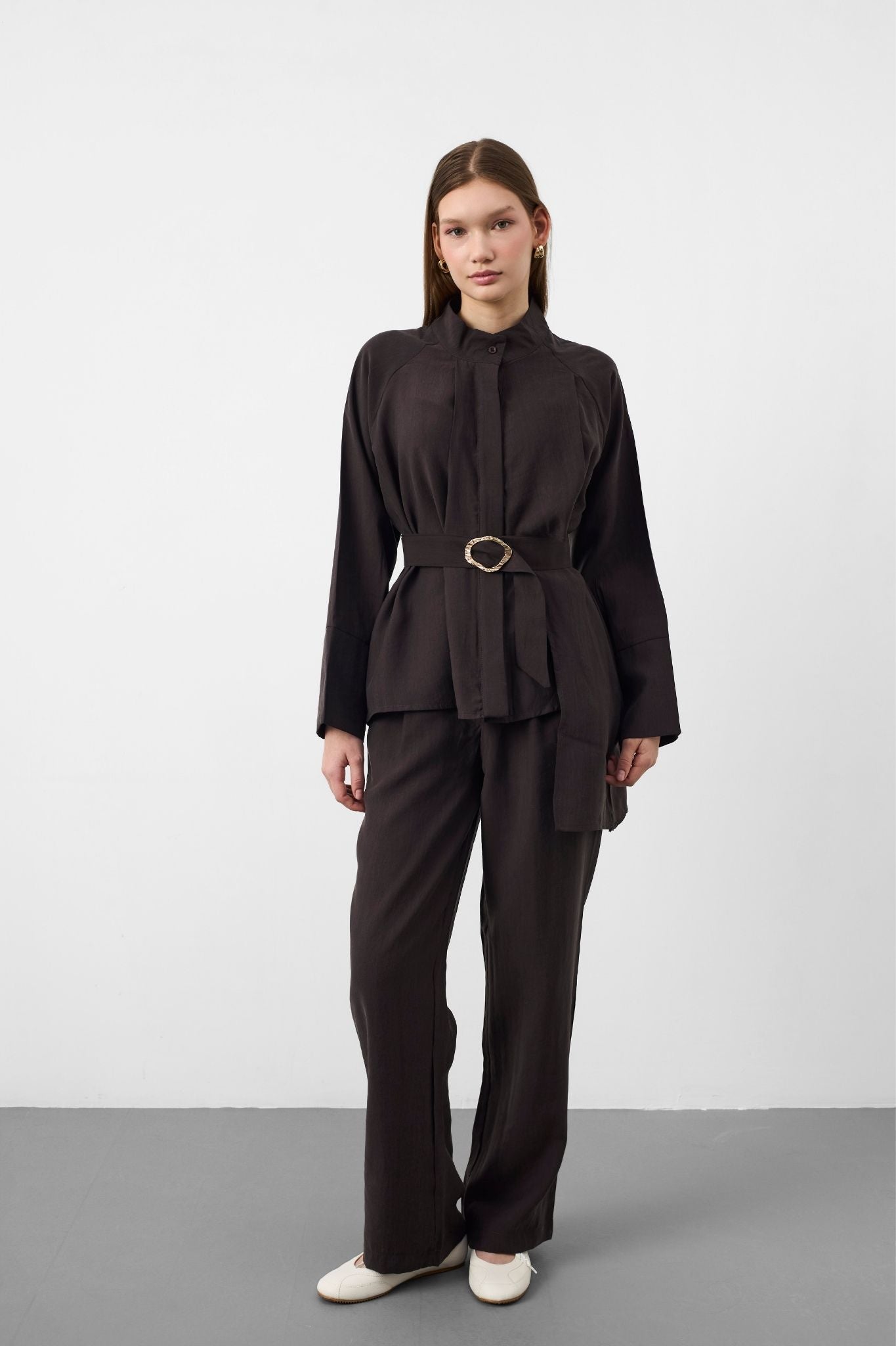 Kahve Kadın Premium Tencel Dokulu Gold Tokalı Kemerli Modern Kesim Takım