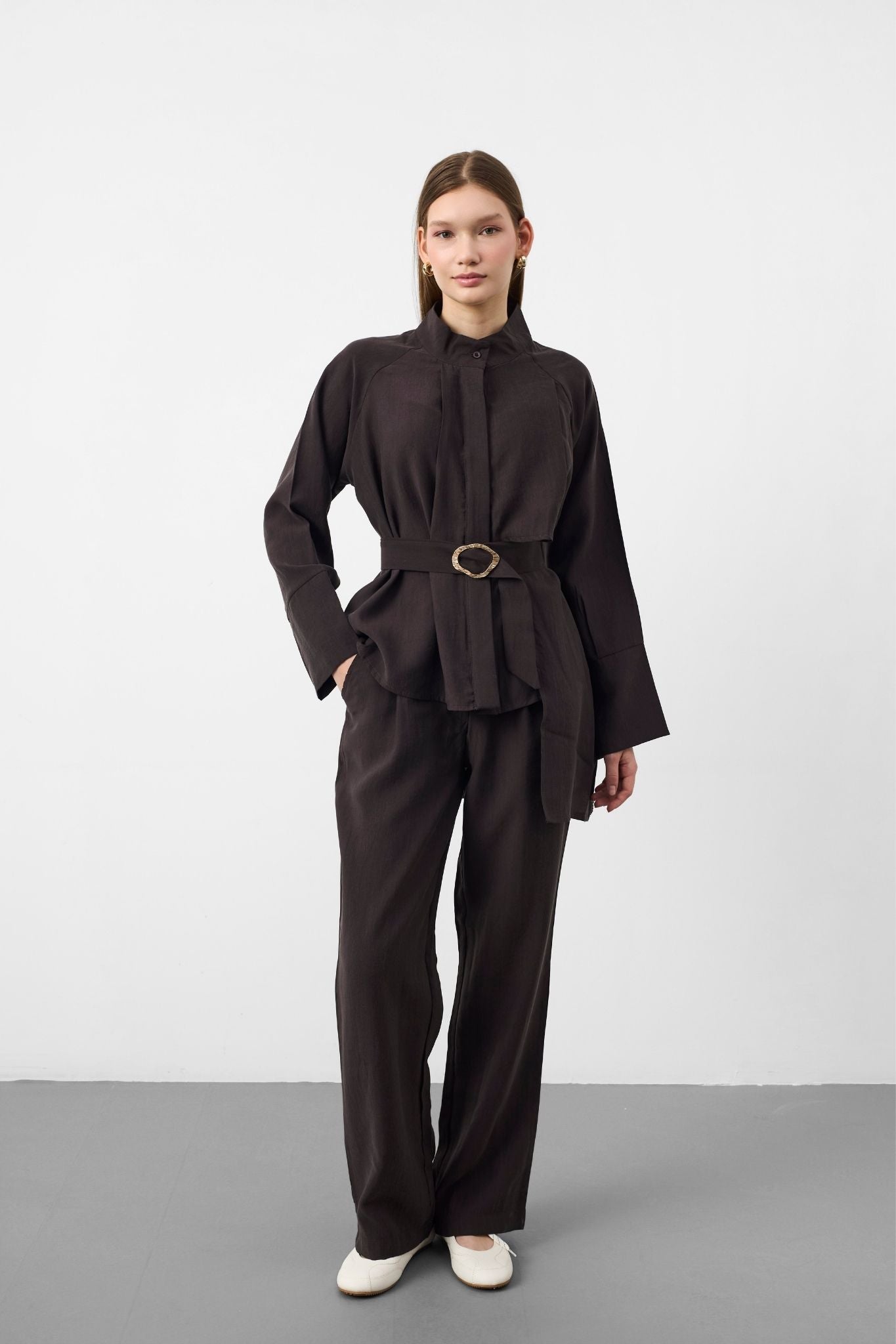 Kahve Kadın Premium Tencel Dokulu Gold Tokalı Kemerli Modern Kesim Takım