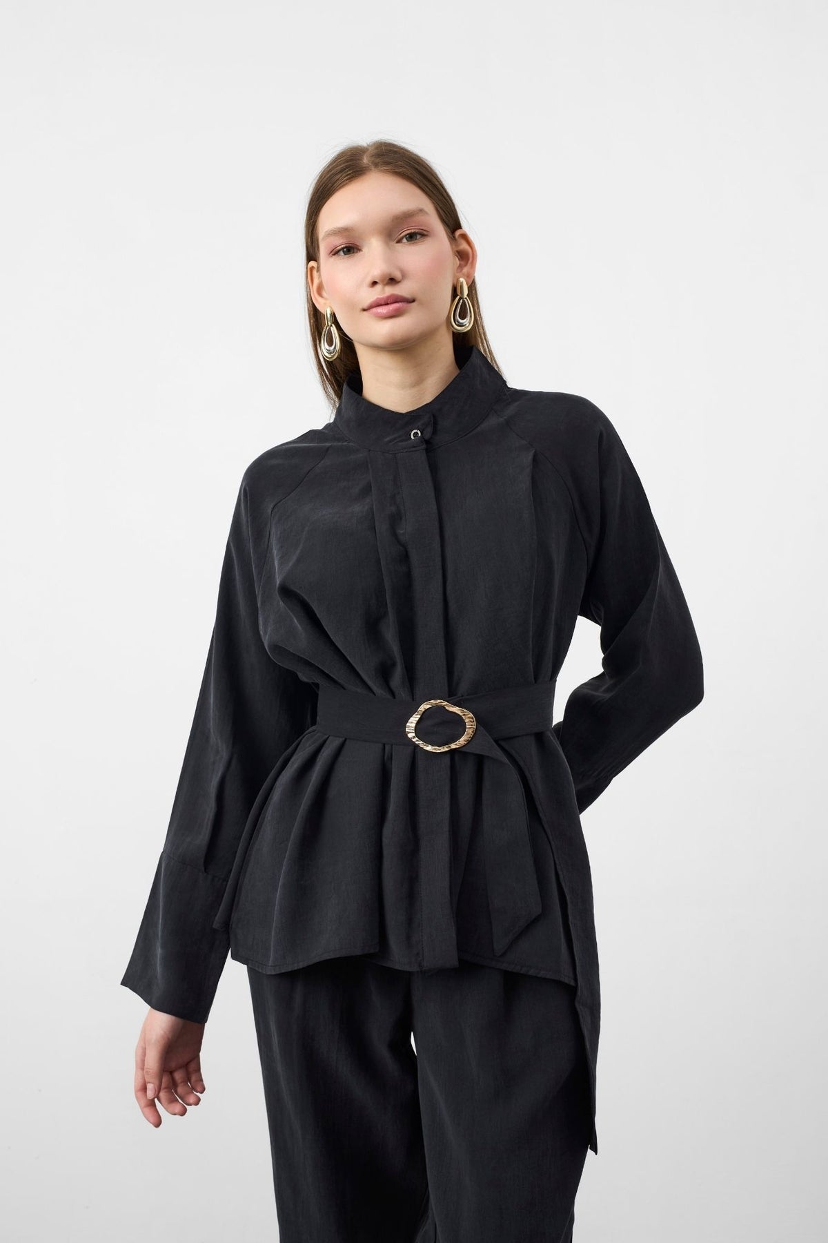 Siyah Kadın Premium Tencel Dokulu Gold Tokalı Kemerli Modern Kesim Takım