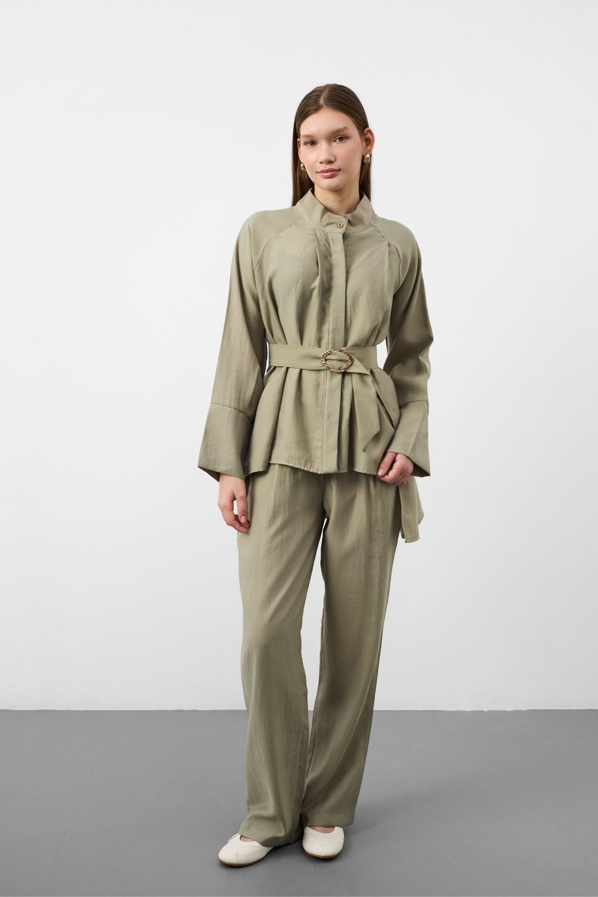 Açık Haki Kadın Premium Tencel Dokulu Gold Tokalı Kemerli Modern Kesim Takım