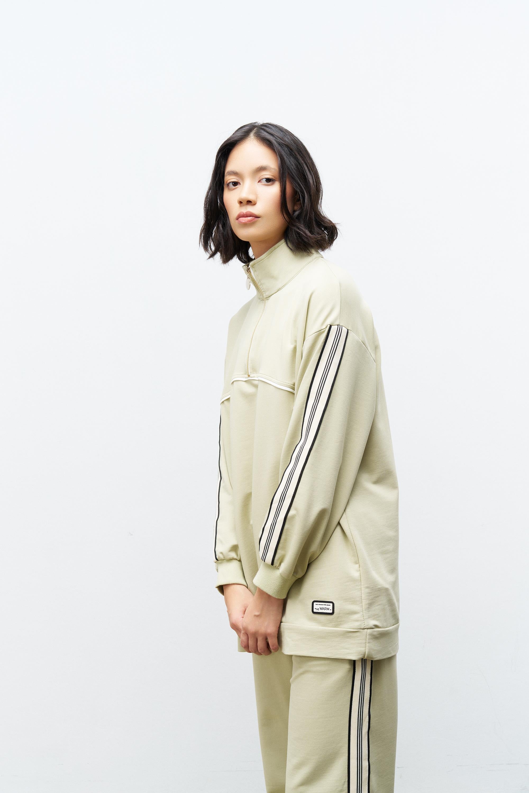 AÇIK HAKİ Kadın Dik Yaka Yarım Fermuarlı Etiket Detaylı  Sweatshirt Ve  Rahat Kesim Şerit Detaylı Pantolon Pamuklu  Örme Alt Üst Takım