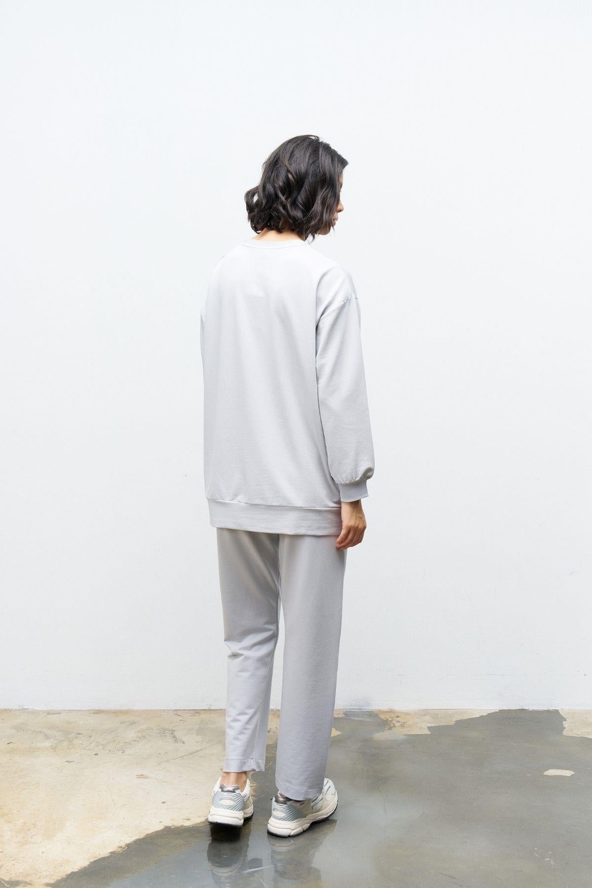 Boyalı Gri Kadın Denim Üzeri Nakış İşlemeli Bisiklet Yaka Sweatshirt  Dar Paça Pantolon Pamuklu Örme Alt Üst Takım