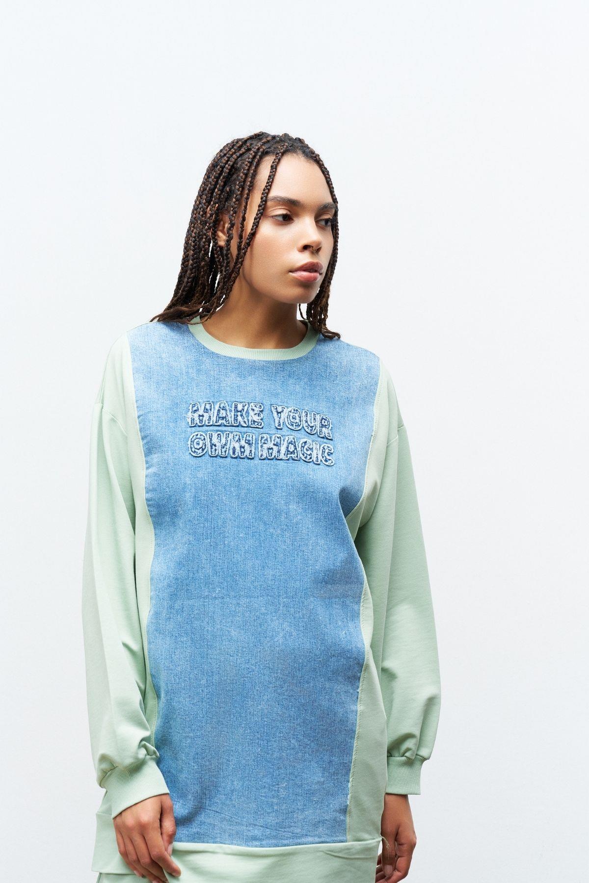 Çağla Yeşili Kadın Denim Üzeri Nakış İşlemeli Bisiklet Yaka Sweatshirt  Dar Paça Pantolon Pamuklu Örme Alt Üst Takım