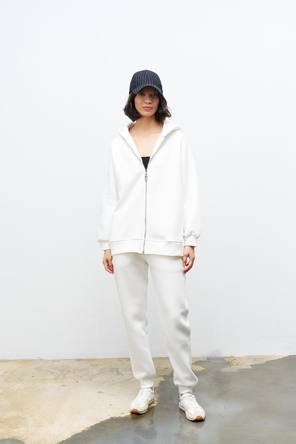 Ekru Kadın Cep Etiket Detaylı  Kapüşonlu İçi Polarlı Alt Üst Takım