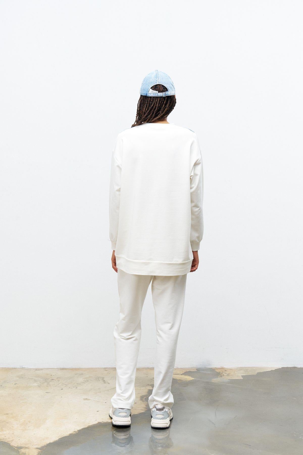 Ekru Kadın Denim Üzeri Nakış İşlemeli Bisiklet Yaka Sweatshirt  Dar Paça Pantolon Pamuklu Örme Alt Üst Takım