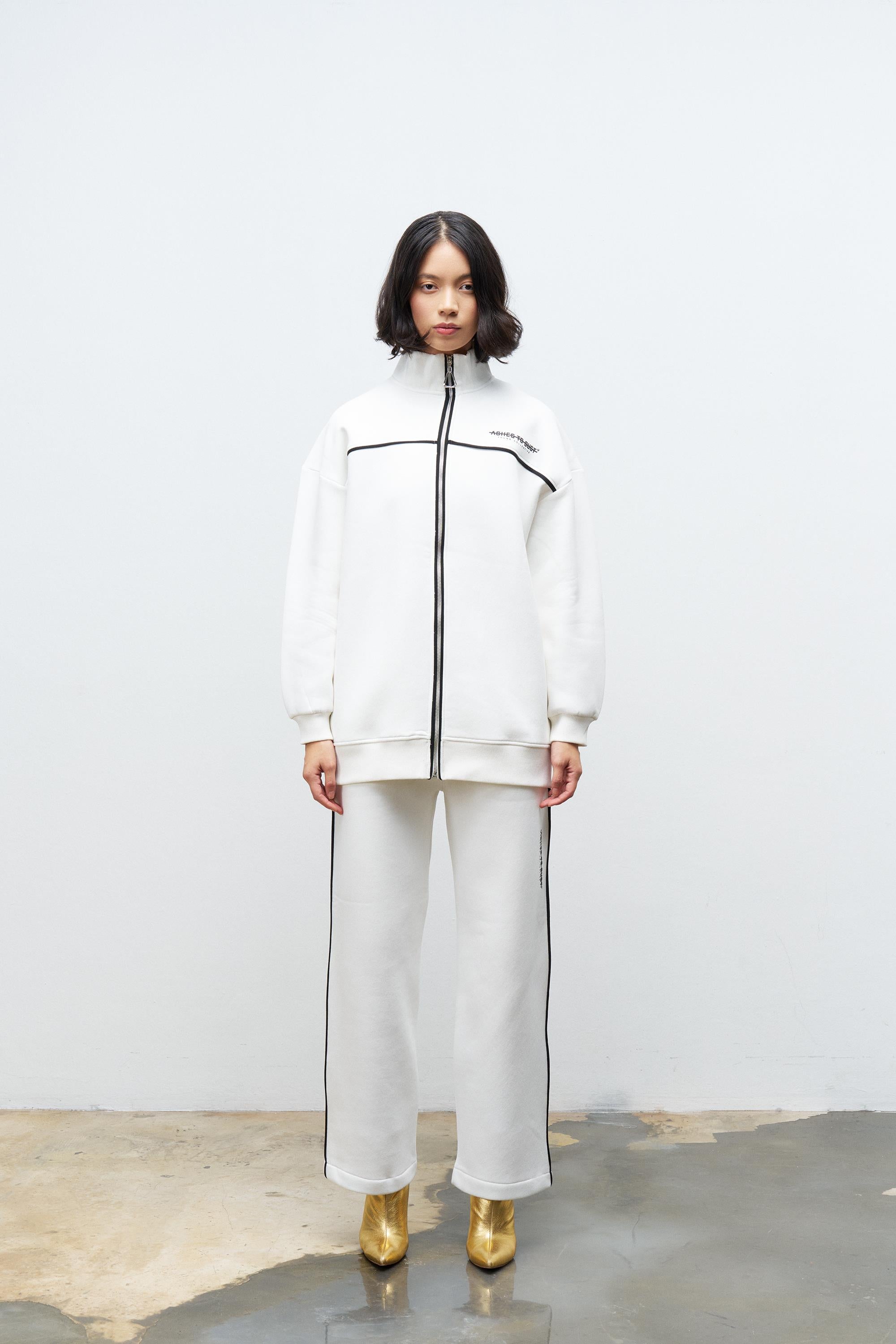 Ekru Kadın Yazı Baskı Detaylı Fermuarlı İçi Polarlı Alt Üst Takım