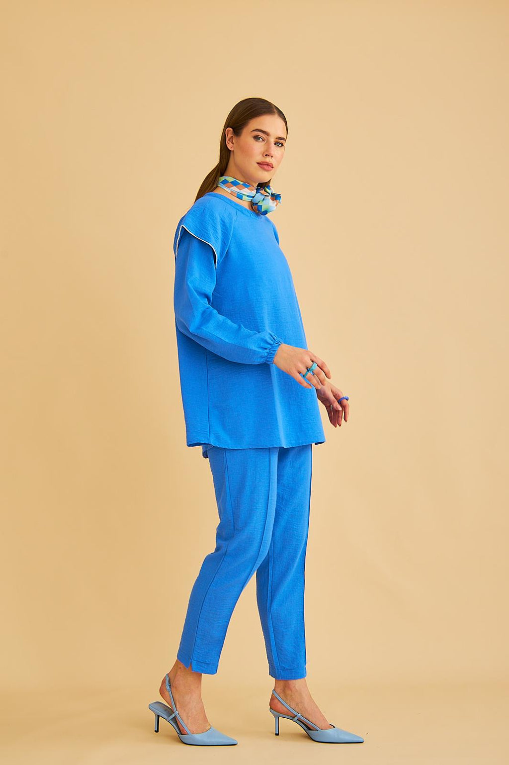 Eles Omuz Taşlı Kolları Büzgülü Keten Mavi Tunik Pantolon Takım