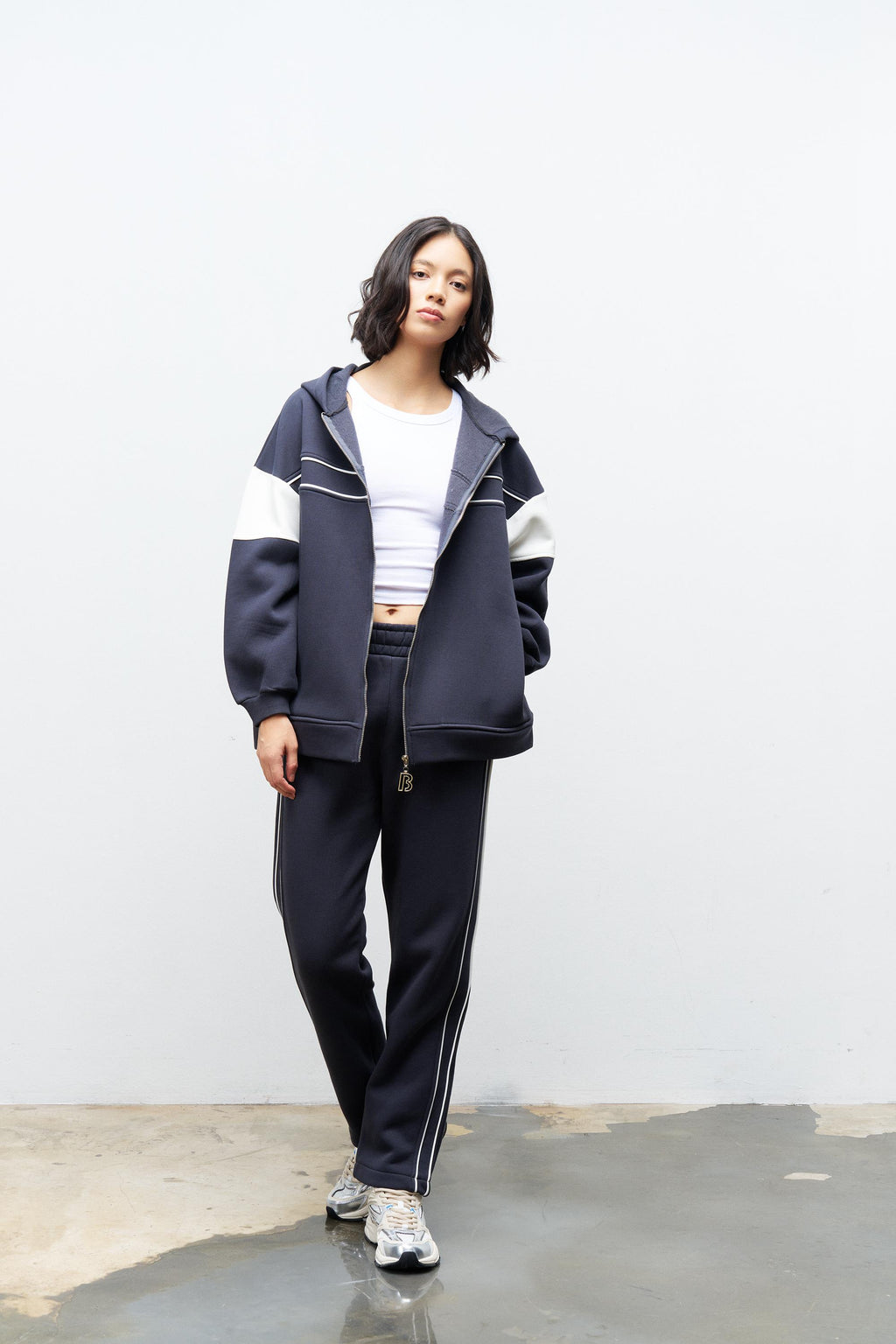 Füme Kadın Fermuarlı Çizgi Biye Detaylı Kapüşonlu İçi Polarlı Alt Üst Takım