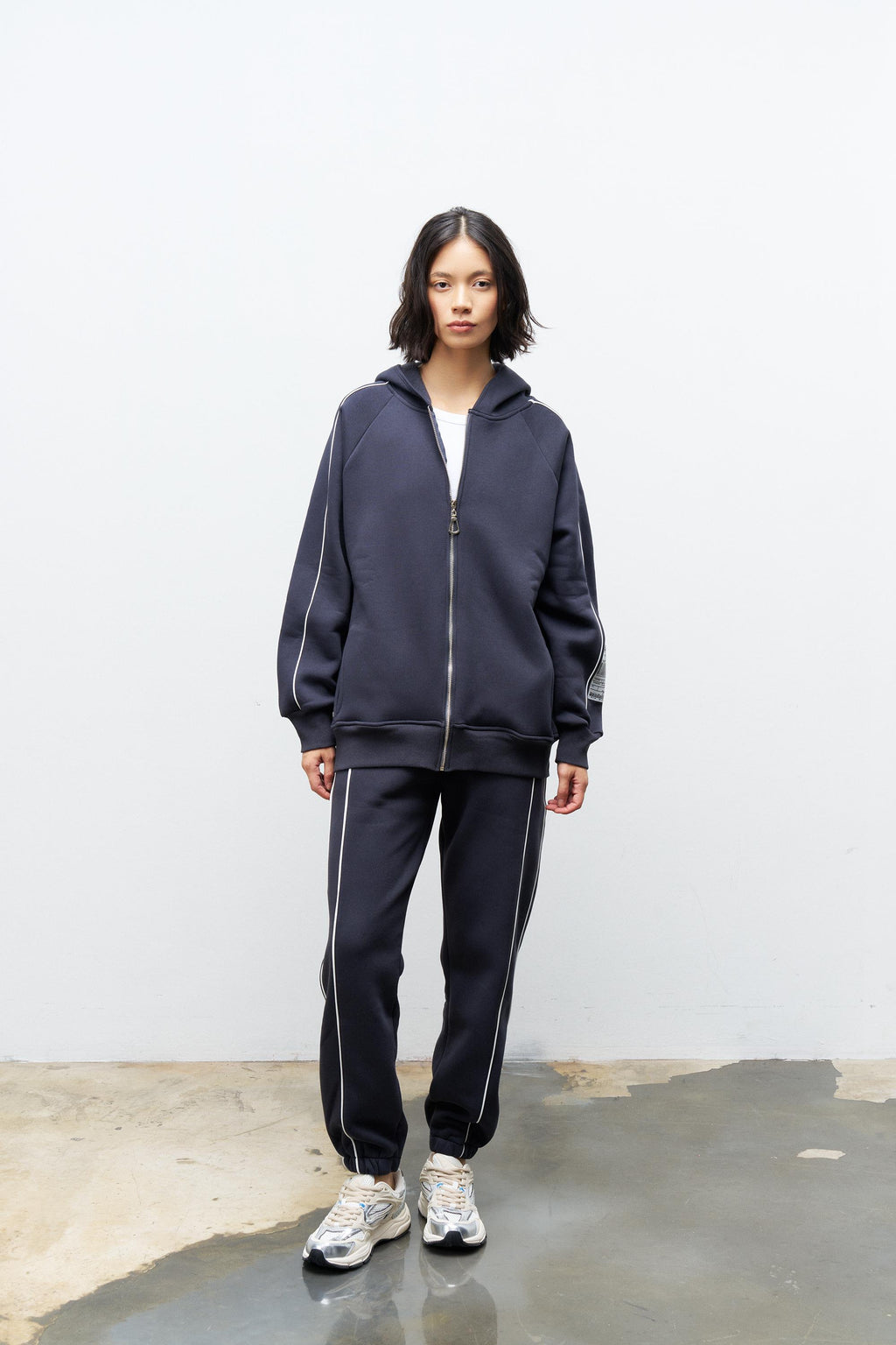 Füme Kadın Kol Etiket Detaylı Fermuar Kapamalı Kapüşonlu İçi Polarlı Alt Üst Takım