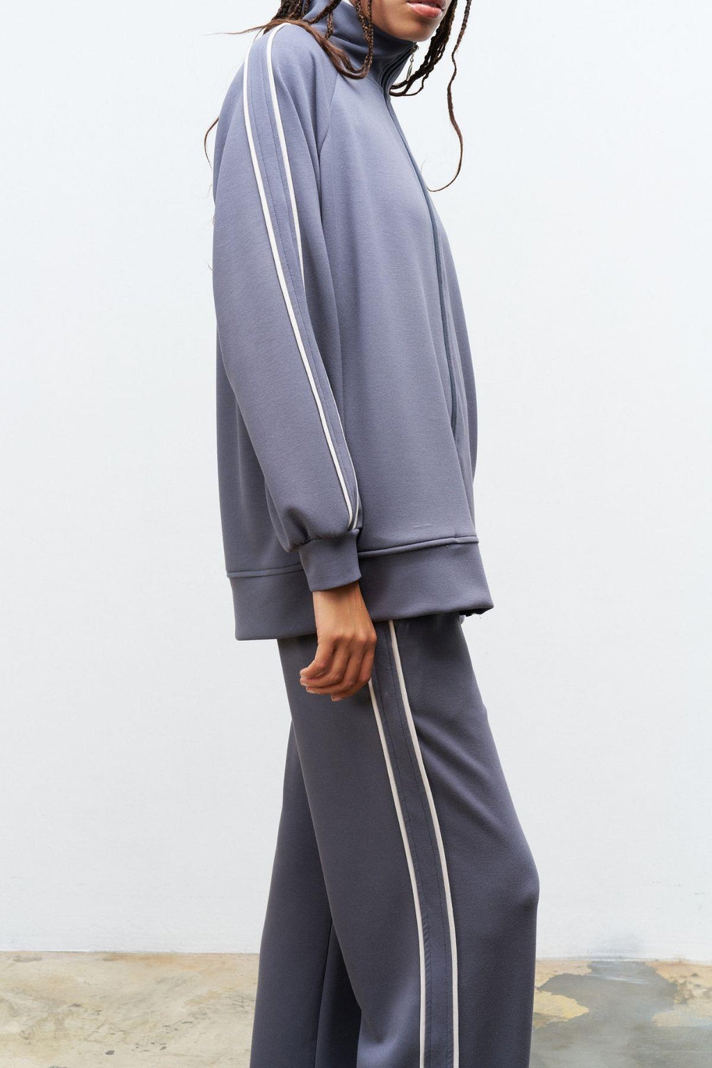 Füme Kadın Kol Üst Ve Pantolon Yan Şerit Detaylı  Fermuarlı Dik Yaka Modal Alt Üt Takım