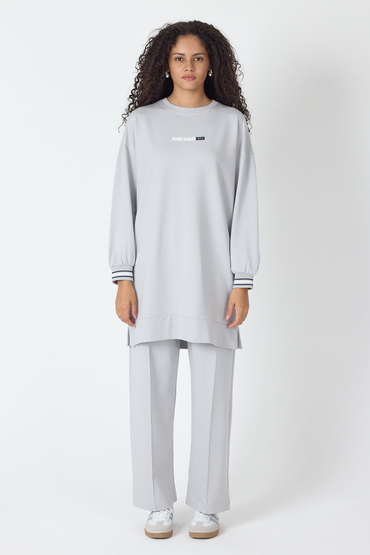 Gri Kadın Etek Ucu Yırtmaçlı Baskı Detaylı  Nervürlü Bol Paça Pantolon Sweatshirt  Alt Üst Takım