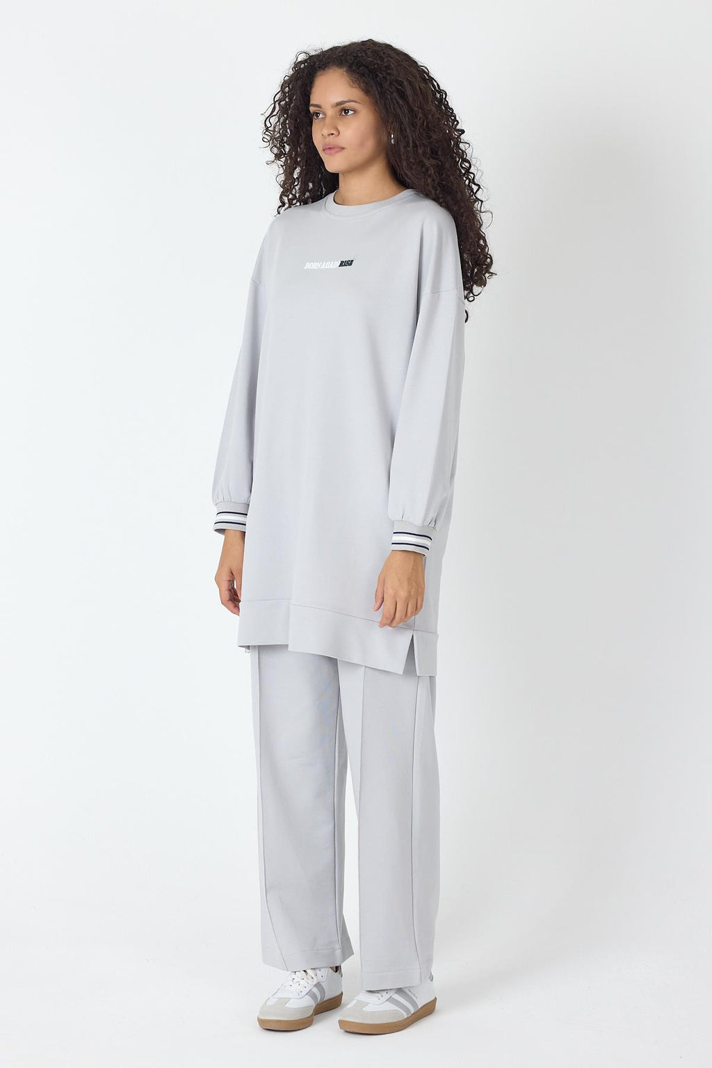 Gri Kadın Etek Ucu Yırtmaçlı Baskı Detaylı  Nervürlü Bol Paça Pantolon Sweatshirt  Alt Üst Takım