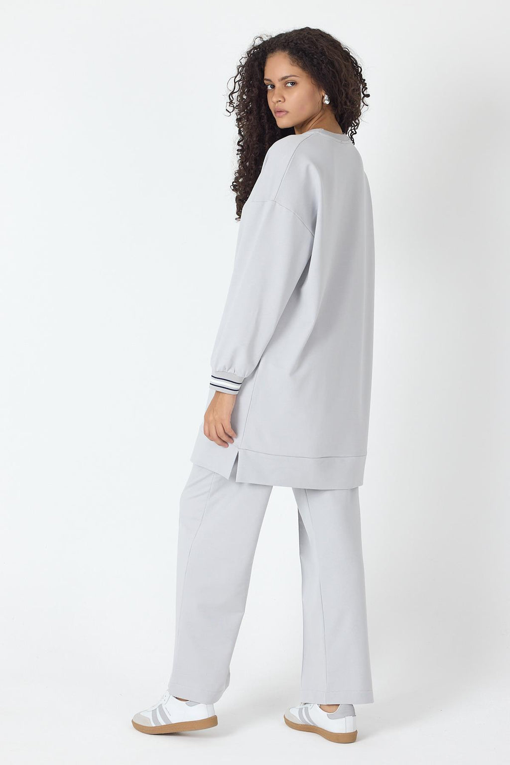 Gri Kadın Etek Ucu Yırtmaçlı Baskı Detaylı  Nervürlü Bol Paça Pantolon Sweatshirt  Alt Üst Takım