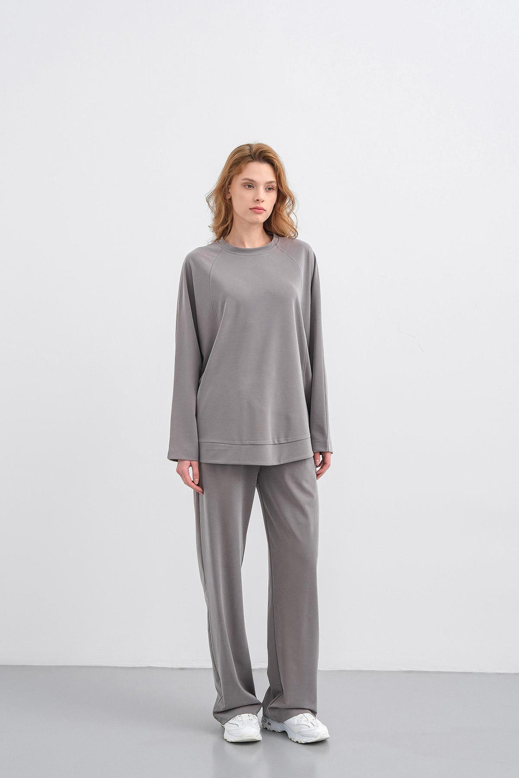 Gri Kadın Tencel Karışımlı Yumuşak Dokulu Bisiklet Yaka Basic Bol Paça Alt-Üst Takım