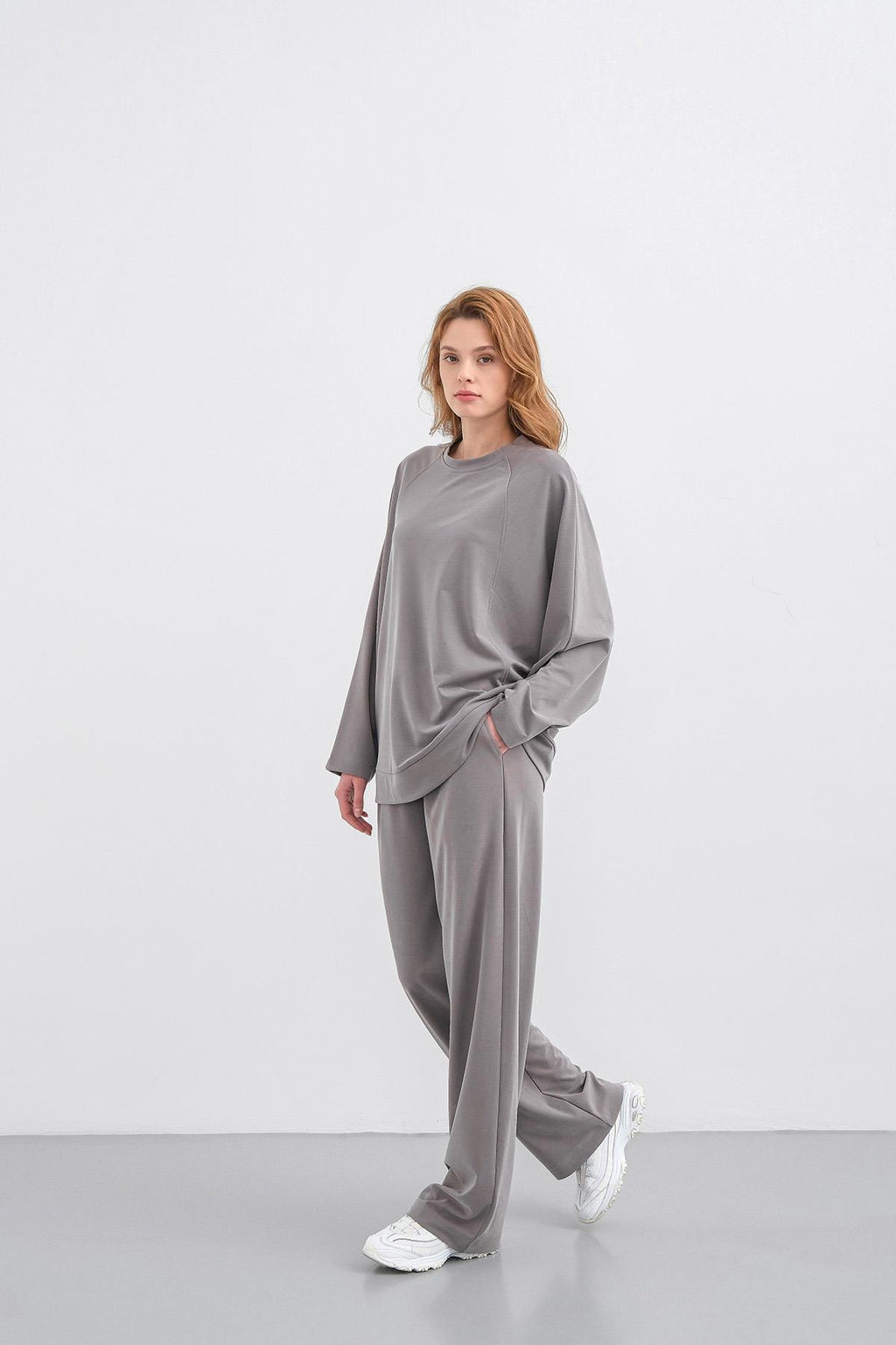 Gri Kadın Tencel Karışımlı Yumuşak Dokulu Bisiklet Yaka Basic Bol Paça Alt-Üst Takım
