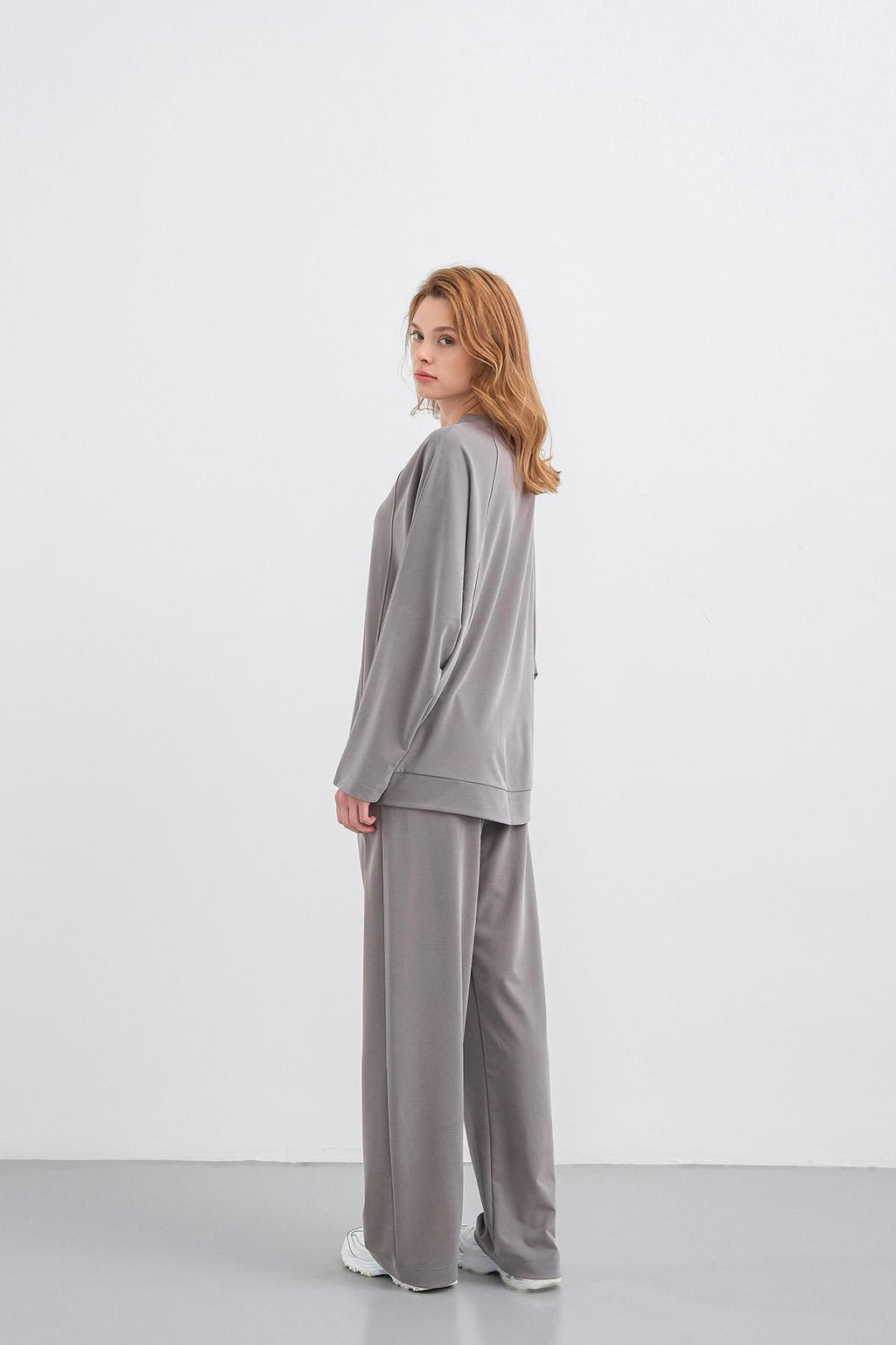 Gri Kadın Tencel Karışımlı Yumuşak Dokulu Bisiklet Yaka Basic Bol Paça Alt-Üst Takım