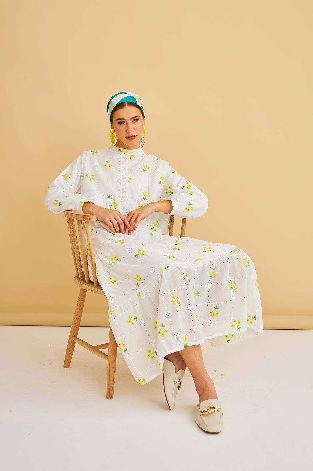 Guıpure Nakışlı ve Düğmeli Brode Oversize Sarı Elbise