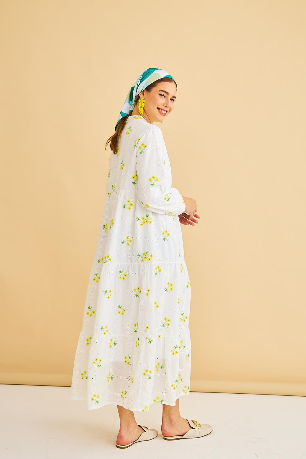 Guıpure Nakışlı ve Düğmeli Brode Oversize Sarı Elbise