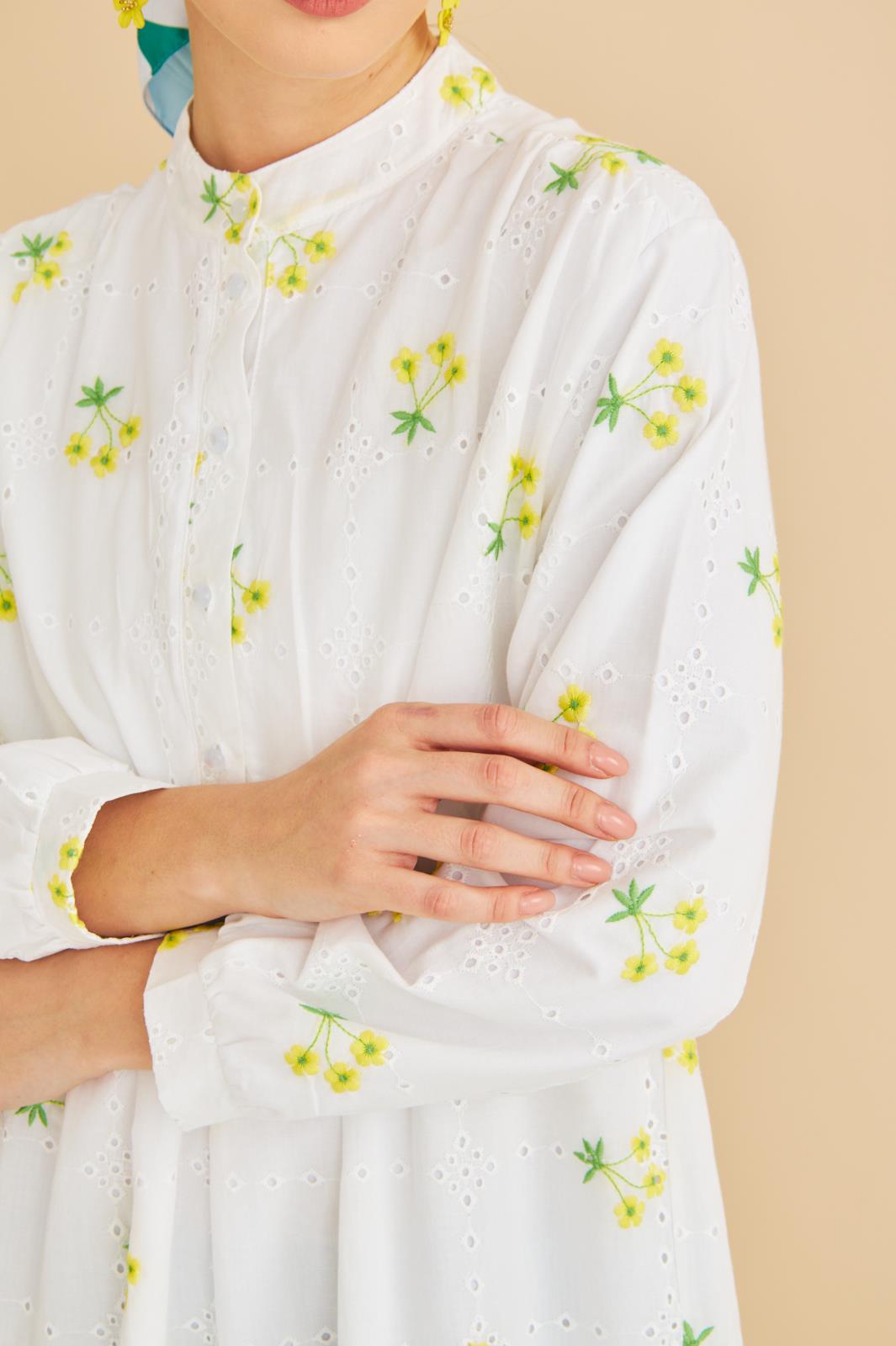 Guıpure Nakışlı ve Düğmeli Brode Oversize Sarı Elbise