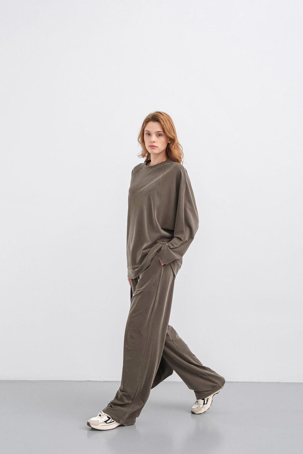 HAKİ Kadın Tencel Karışımlı Yumuşak Dokulu Bisiklet Yaka Basic Bol Paça Alt-Üst Takım