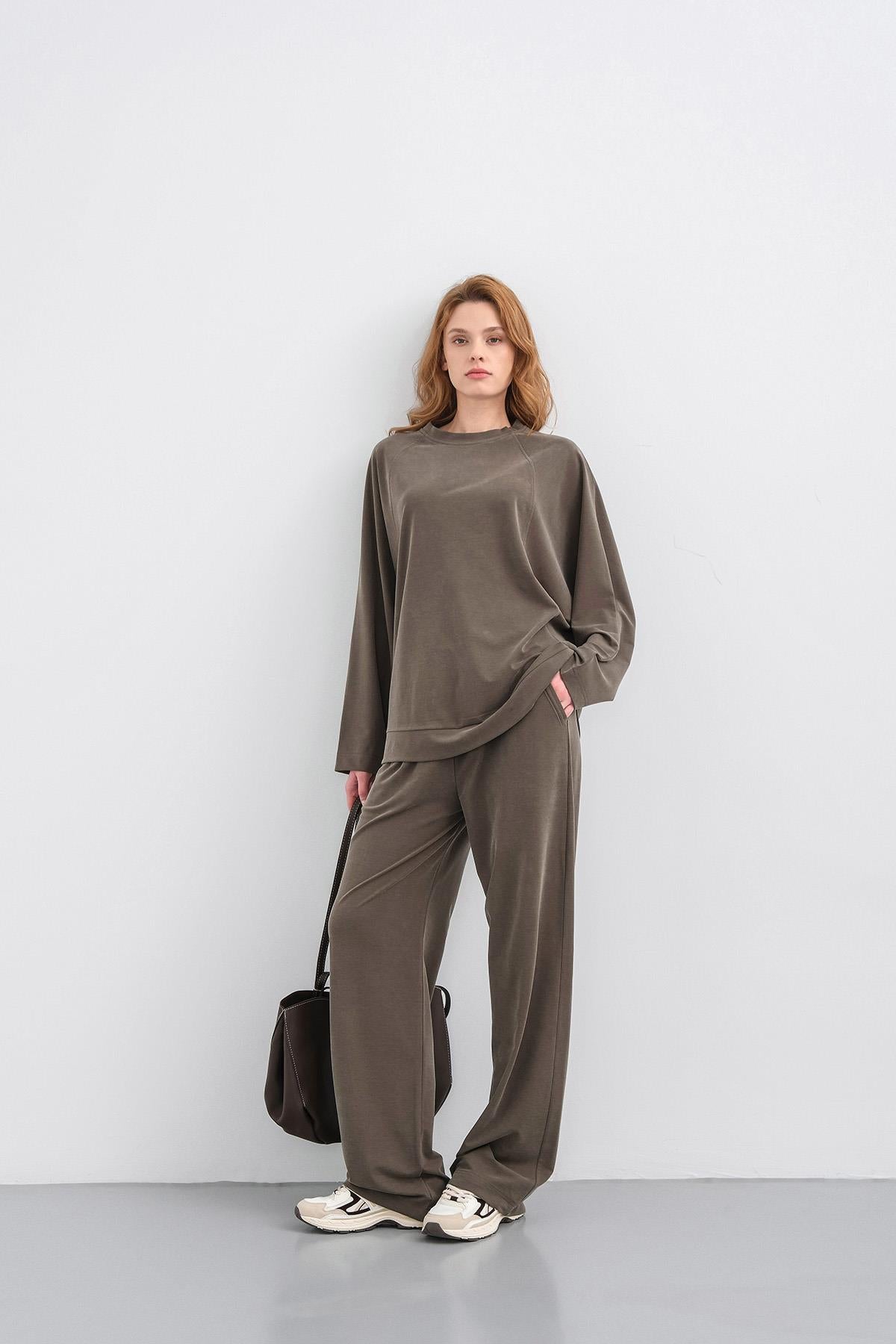 HAKİ Kadın Tencel Karışımlı Yumuşak Dokulu Bisiklet Yaka Basic Bol Paça Alt-Üst Takım