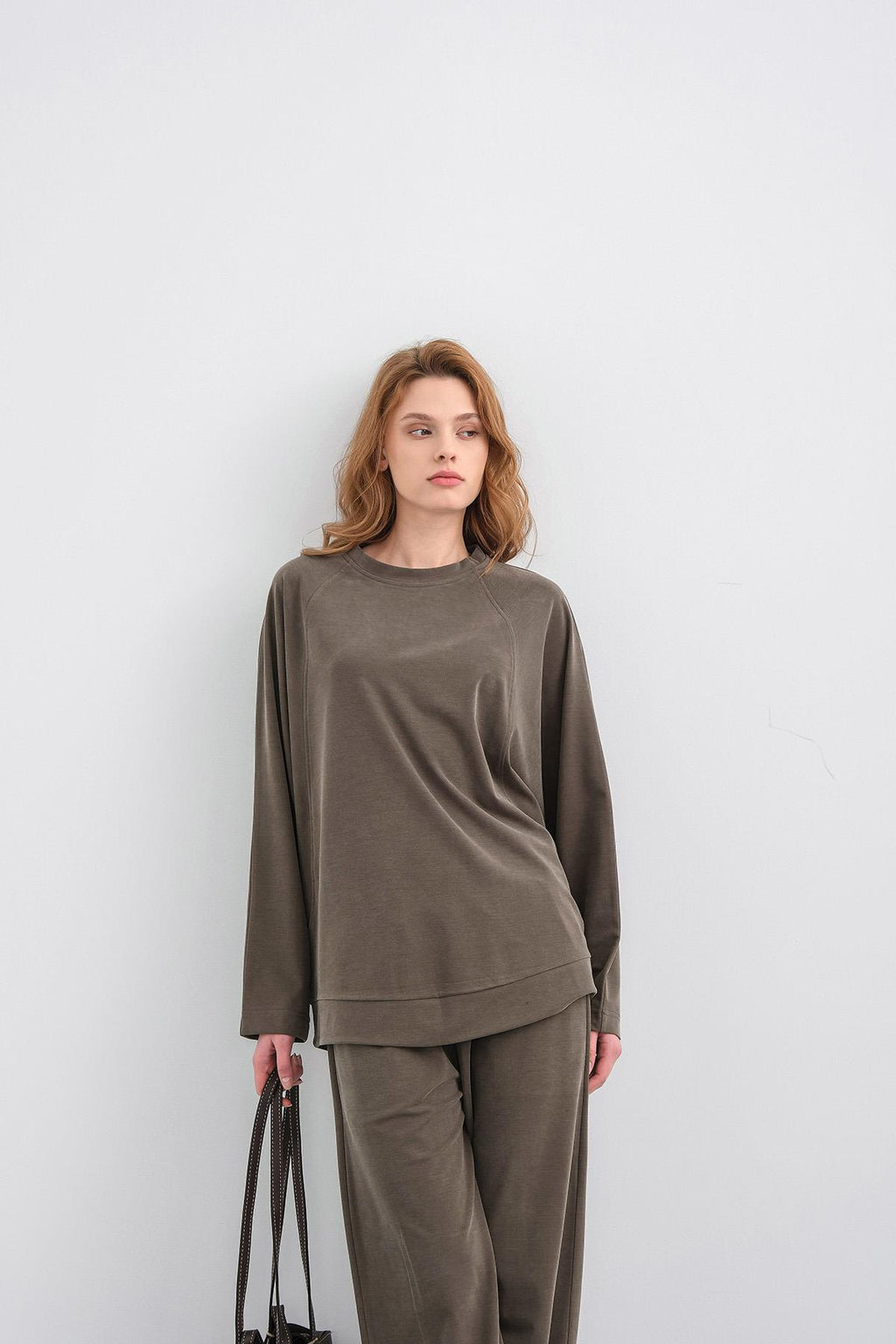 HAKİ Kadın Tencel Karışımlı Yumuşak Dokulu Bisiklet Yaka Basic Bol Paça Alt-Üst Takım