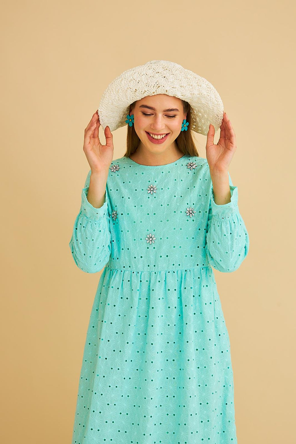 Hesna Taş İşlemeli Eteği Fırfırlı Oversize Mint Brode Elbise