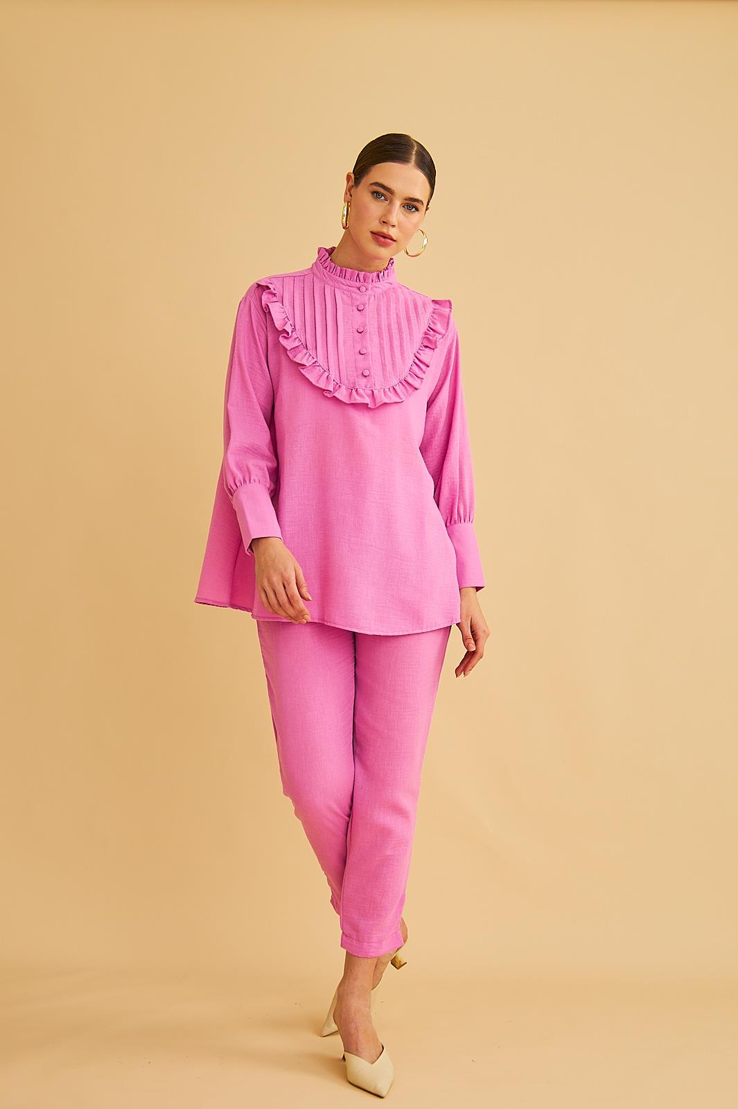 Jade Süs Dikişli ve Düğmeli Fırfır Yaka Keten Pembe Tunik Pantolon Takım