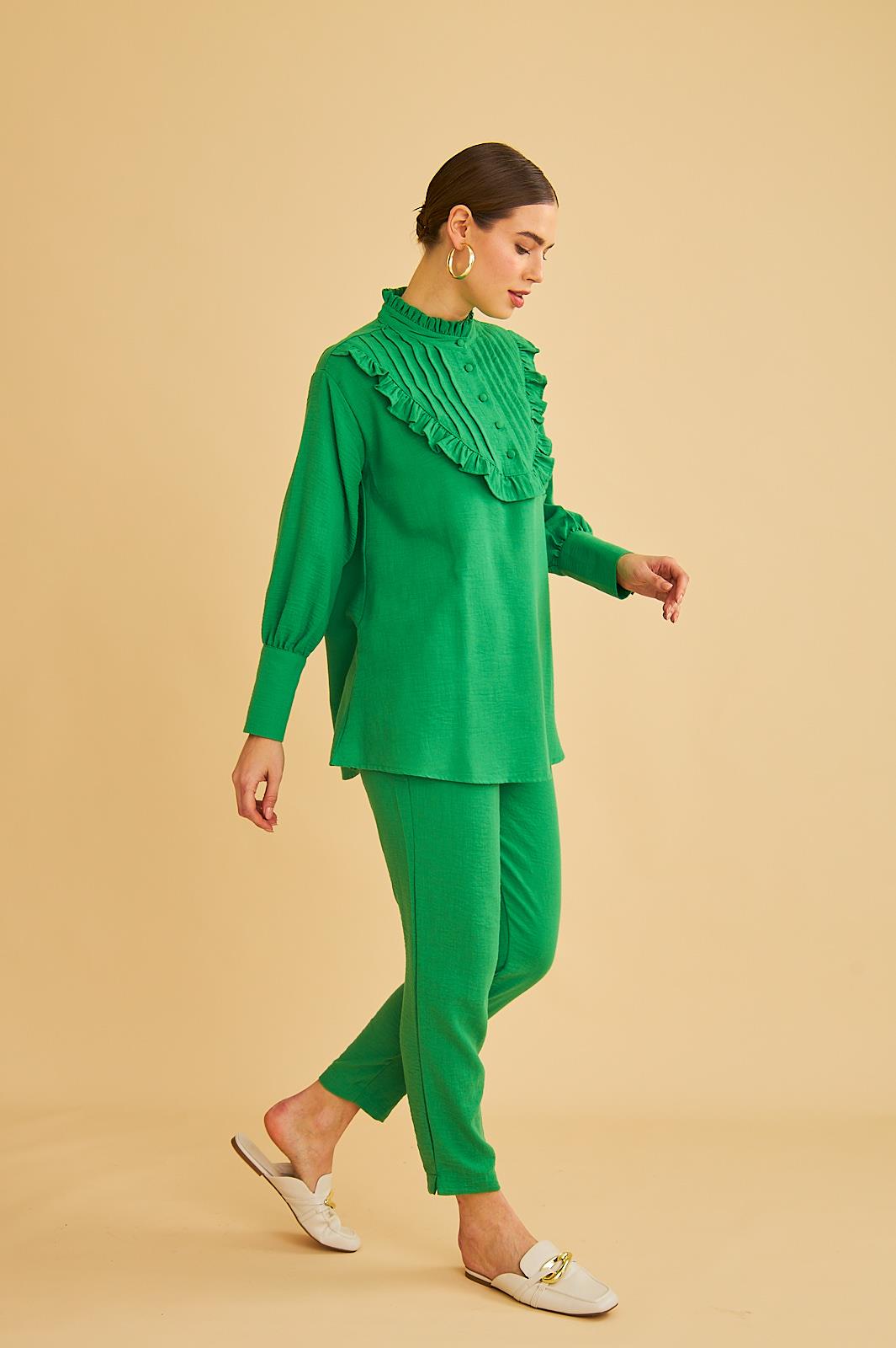 Jade Süs Dikişli ve Düğmeli Fırfır Yaka Keten Yeşil Tunik Pantolon Takım