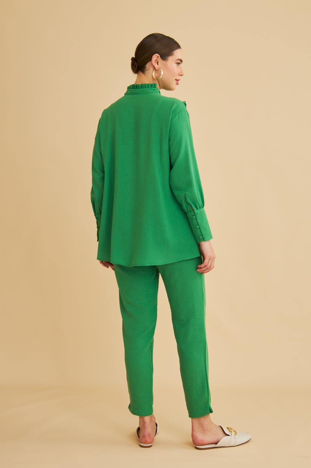 Jade Süs Dikişli ve Düğmeli Fırfır Yaka Keten Yeşil Tunik Pantolon Takım