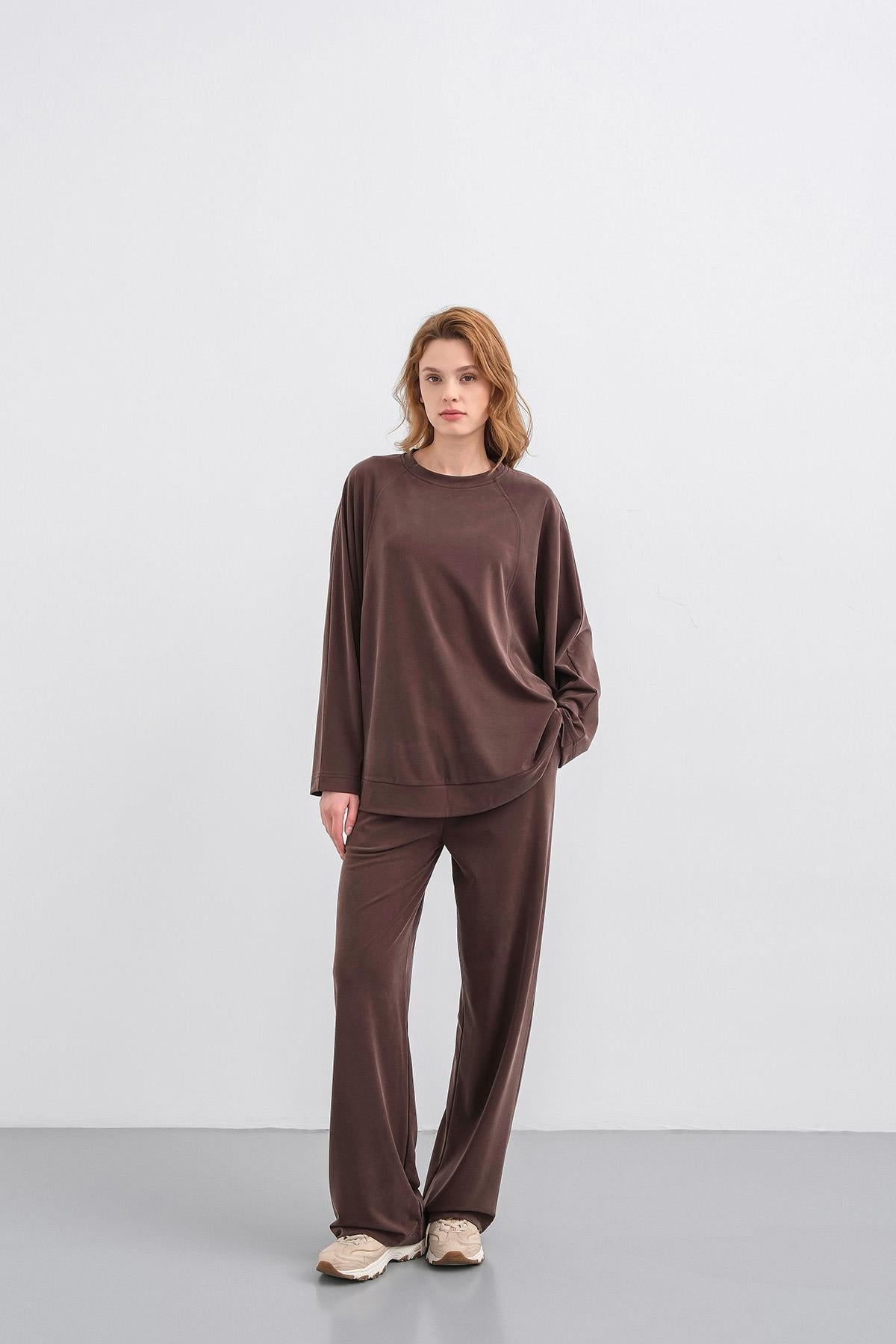 Kahverengi Kadın Tencel Karışımlı Yumuşak Dokulu Bisiklet Yaka Basic Bol Paça Alt-Üst Takım