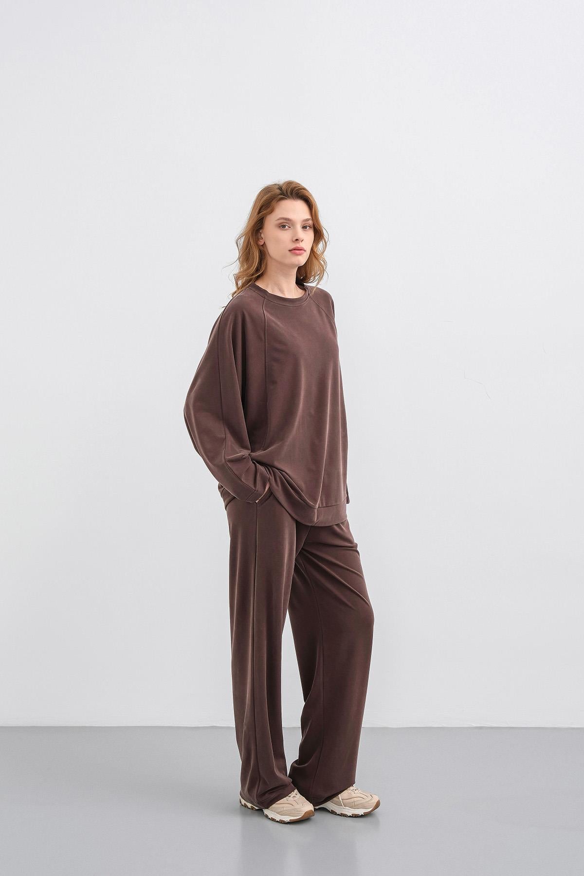 Kahverengi Kadın Tencel Karışımlı Yumuşak Dokulu Bisiklet Yaka Basic Bol Paça Alt-Üst Takım