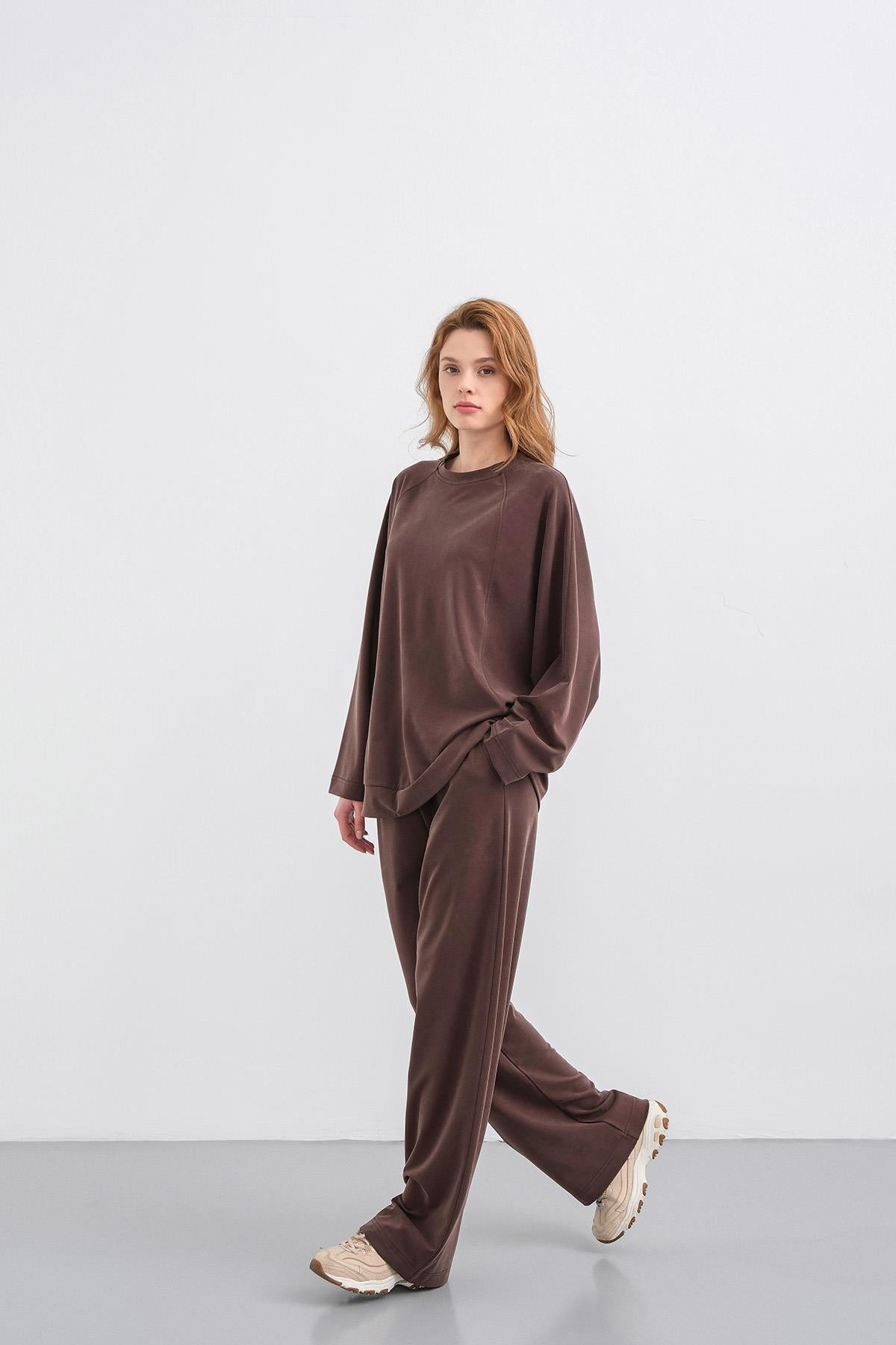 Kahverengi Kadın Tencel Karışımlı Yumuşak Dokulu Bisiklet Yaka Basic Bol Paça Alt-Üst Takım