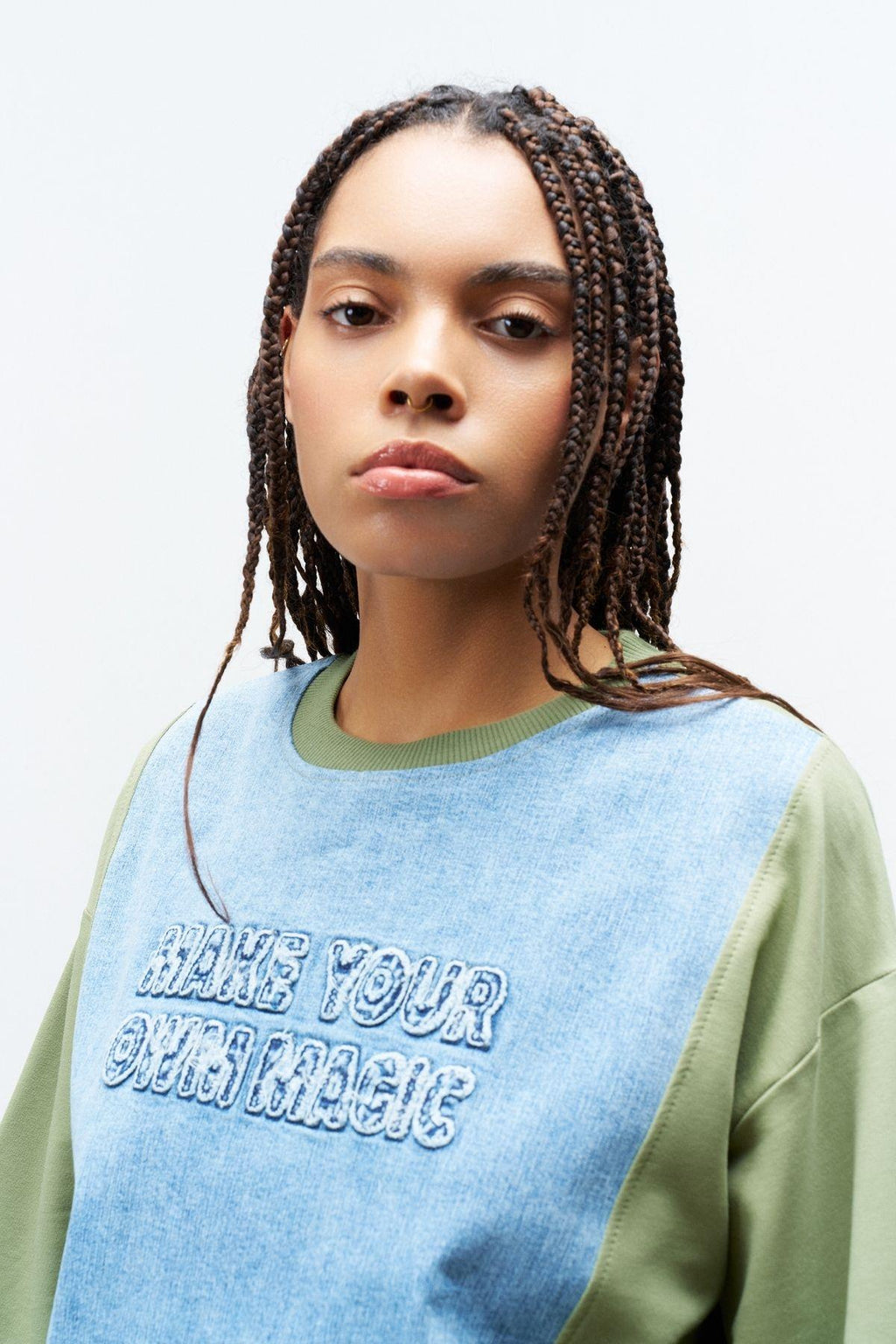 Koyu Haki Kadın Denim Üzeri Nakış İşlemeli Bisiklet Yaka Sweatshirt  Dar Paça Pantolon Pamuklu Örme Alt Üst Takım