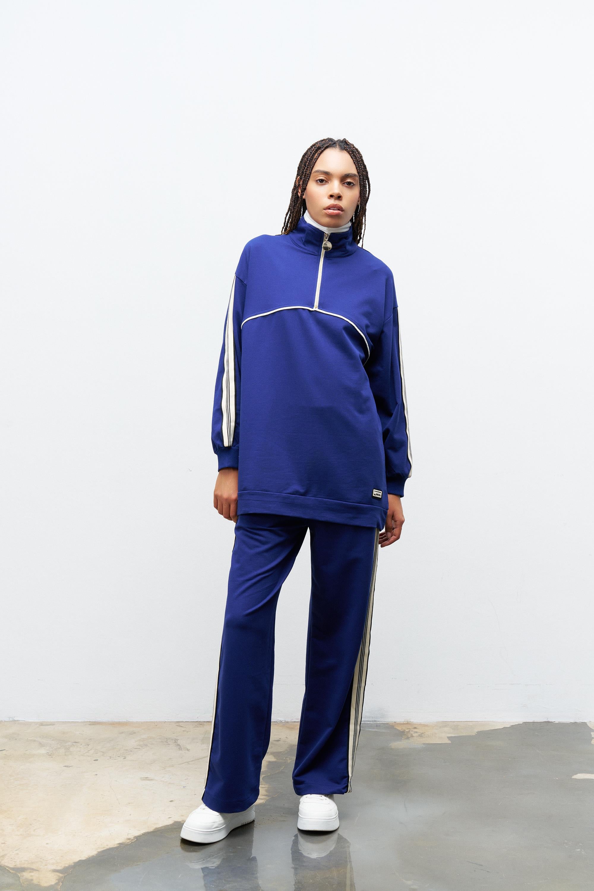 Lacivert Kadın Dik Yaka Yarım Fermuarlı Etiket Detaylı  Sweatshirt Ve  Rahat Kesim Şerit Detaylı Pantolon Pamuklu  Örme Alt Üst Takım