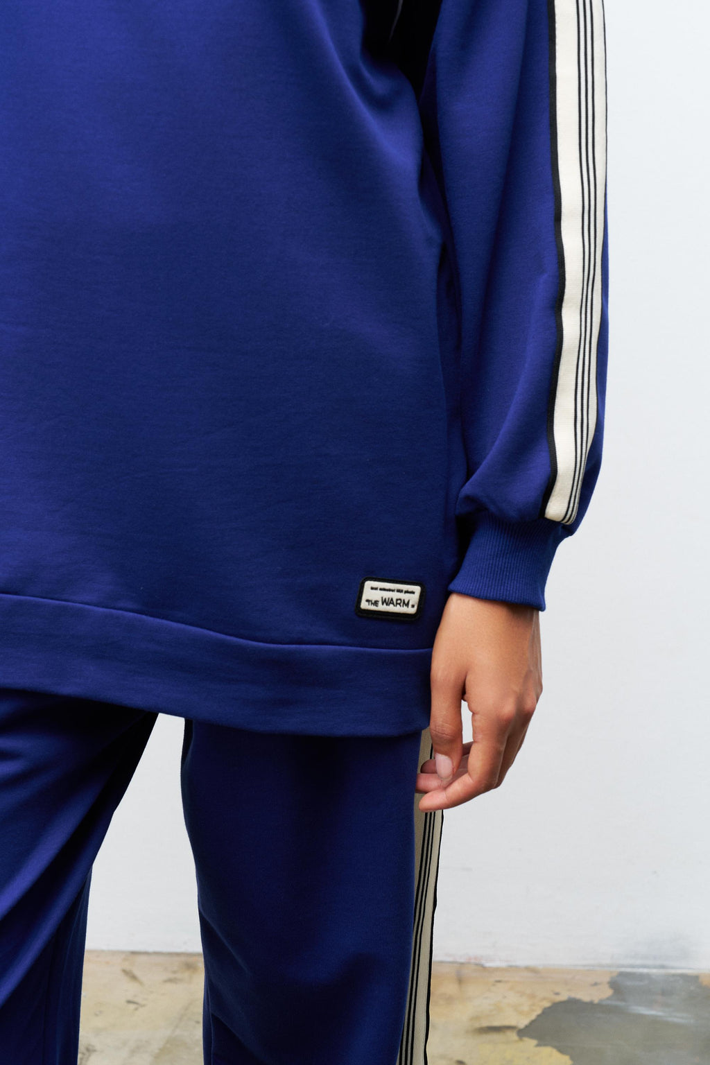 Lacivert Kadın Dik Yaka Yarım Fermuarlı Etiket Detaylı  Sweatshirt Ve  Rahat Kesim Şerit Detaylı Pantolon Pamuklu  Örme Alt Üst Takım