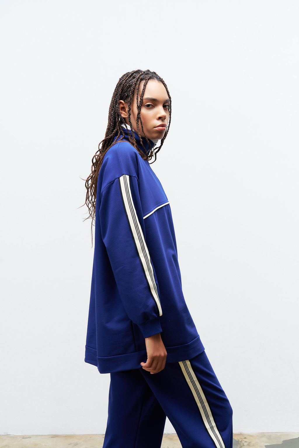 Lacivert Kadın Dik Yaka Yarım Fermuarlı Etiket Detaylı  Sweatshirt Ve  Rahat Kesim Şerit Detaylı Pantolon Pamuklu  Örme Alt Üst Takım