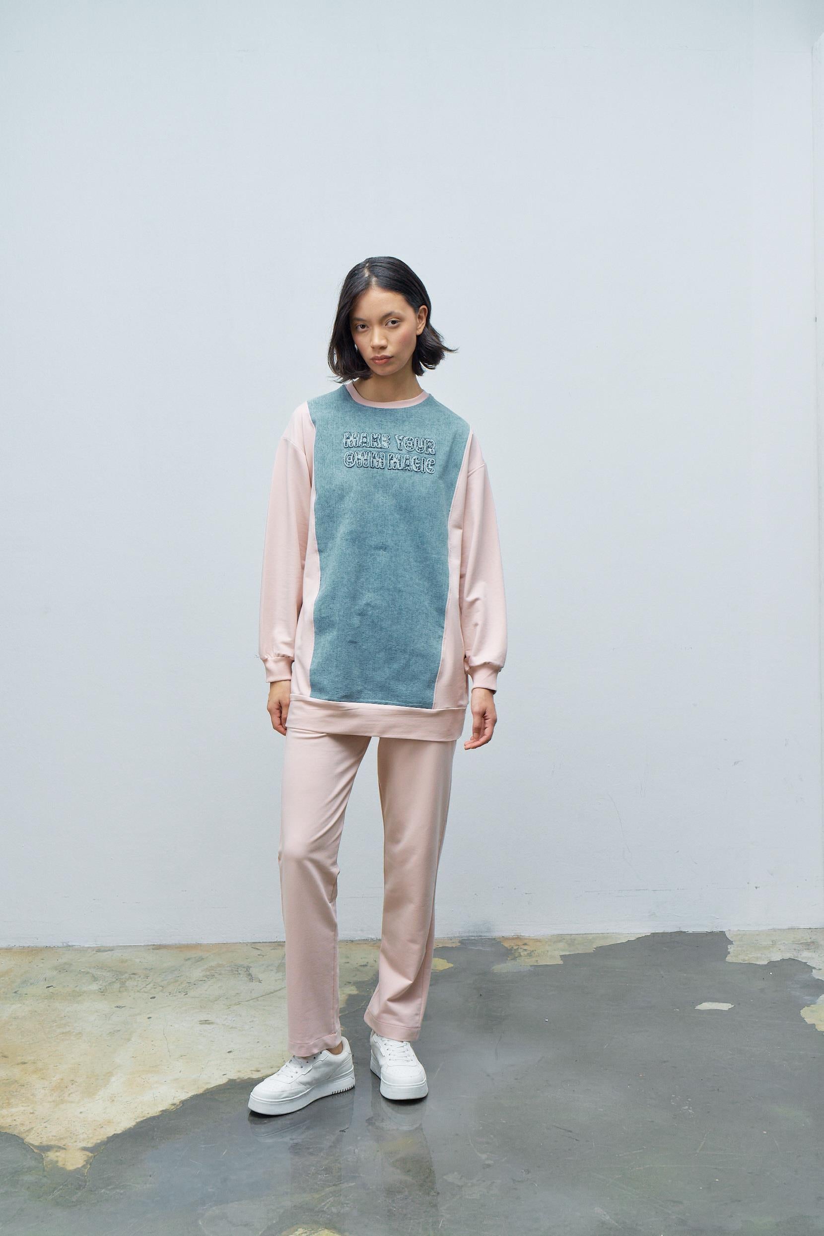 Pembe Kadın Denim Üzeri Nakış İşlemeli Bisiklet Yaka Sweatshirt  Dar Paça Pantolon Pamuklu Örme Alt Üst Takım