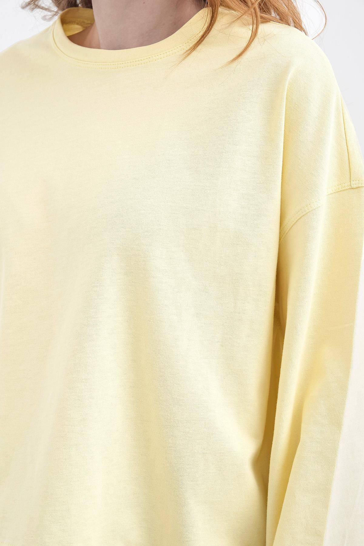 Sarı Kadın Bisiklet Yaka Etek Yırtmaçlı %100 Pamuk Oversize Basic Sweatshirt