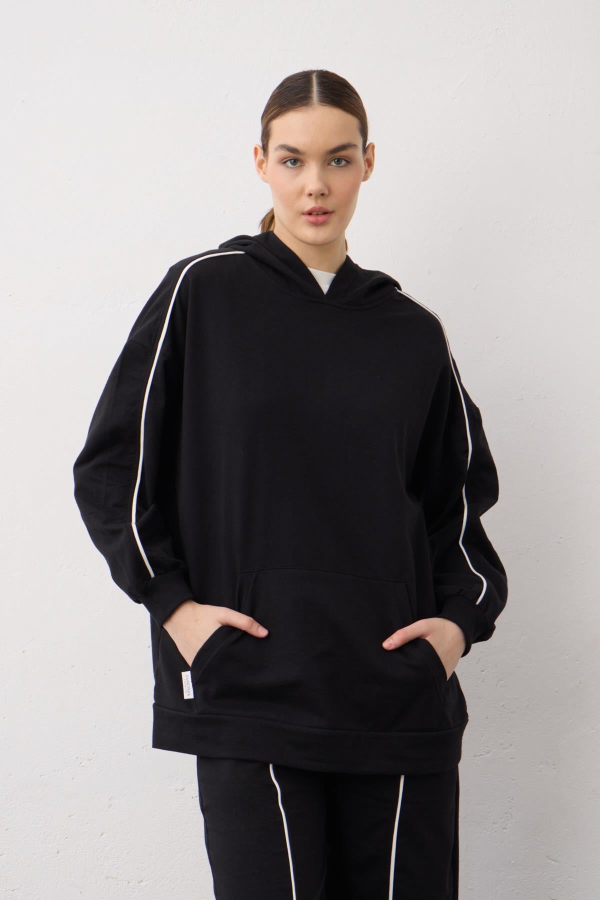 Siyah Etiket Detaylı Kapüşonlu Kanguru Cepli Pamuklu Örme Alt Üst Takım