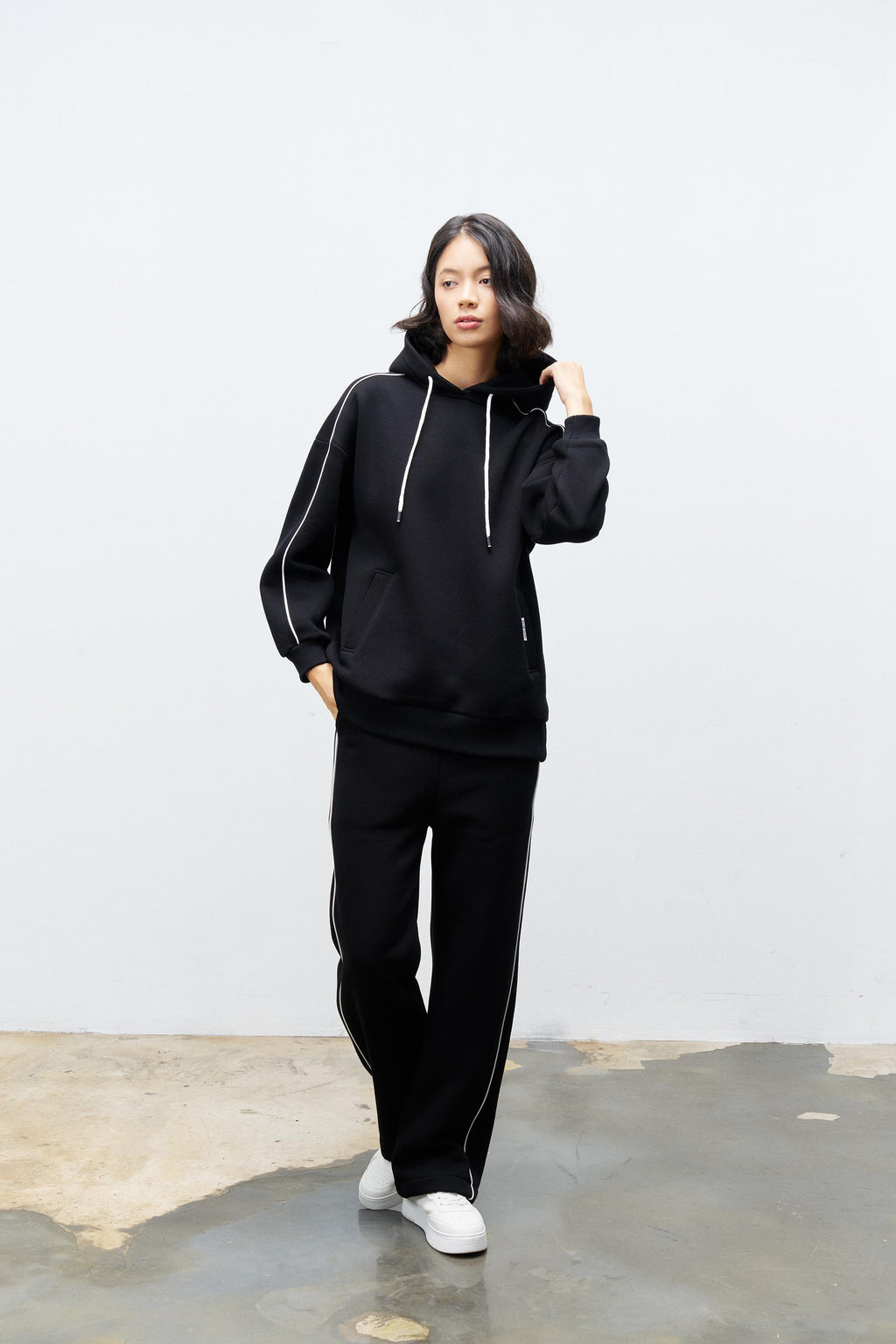 Siyah İçi Polarlı Süs Etiket Detaylı Kapüşonlu Şardonlu Alt Üst  Kışlık Takım