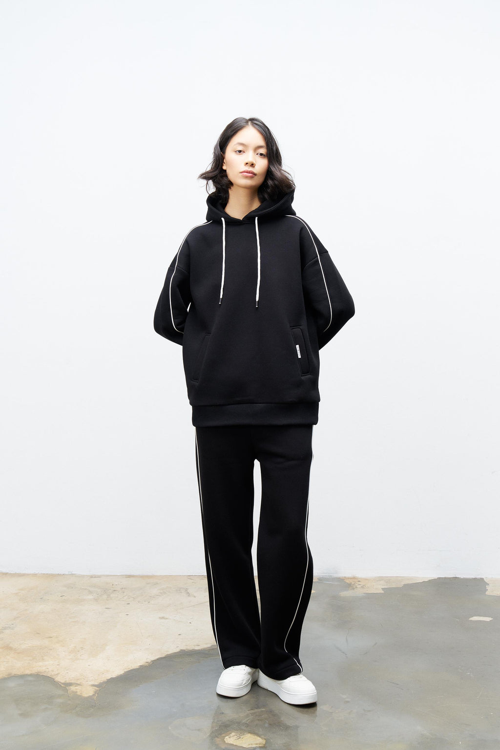 Siyah İçi Polarlı Süs Etiket Detaylı Kapüşonlu Şardonlu Alt Üst  Kışlık Takım