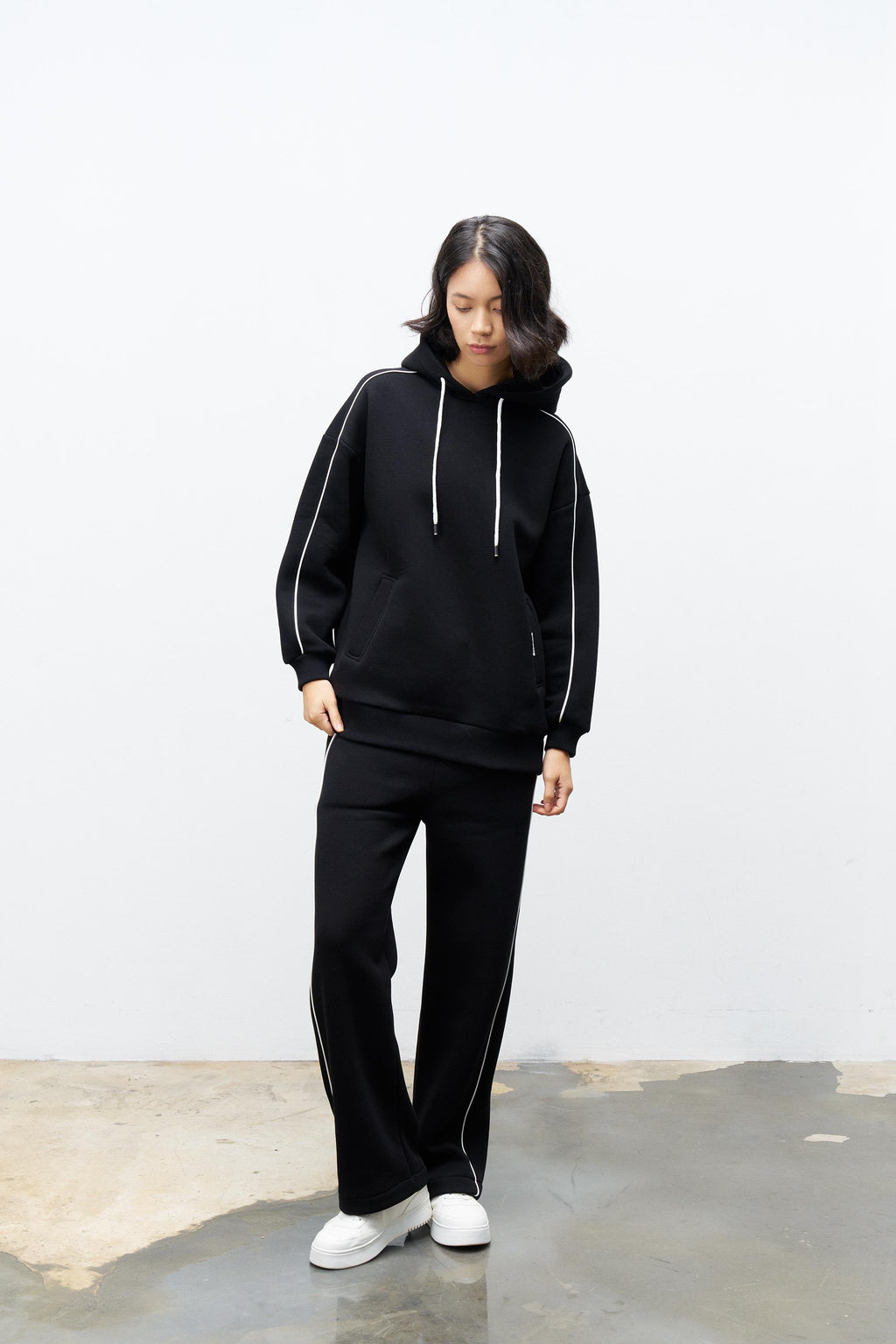 Siyah İçi Polarlı Süs Etiket Detaylı Kapüşonlu Şardonlu Alt Üst  Kışlık Takım