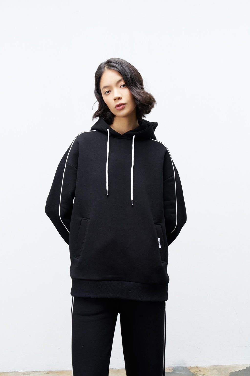 Siyah İçi Polarlı Süs Etiket Detaylı Kapüşonlu Şardonlu Alt Üst  Kışlık Takım