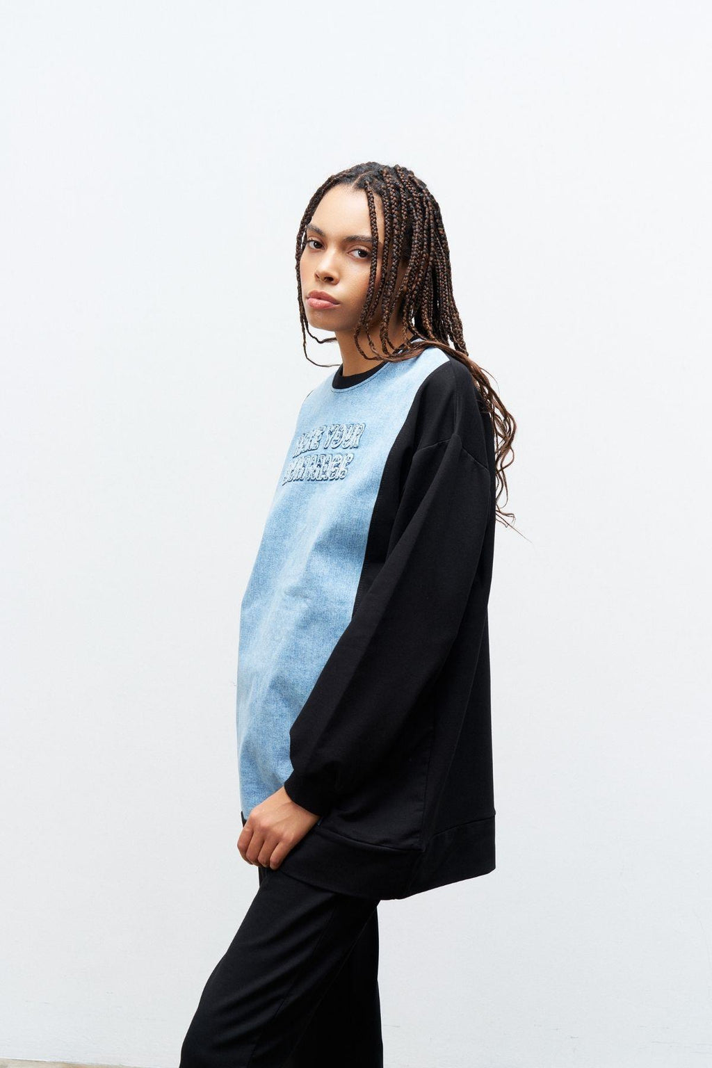 Siyah Kadın Denim Üzeri Nakış İşlemeli Bisiklet Yaka Sweatshirt  Dar Paça Pantolon Pamuklu Örme Alt Üst Takım