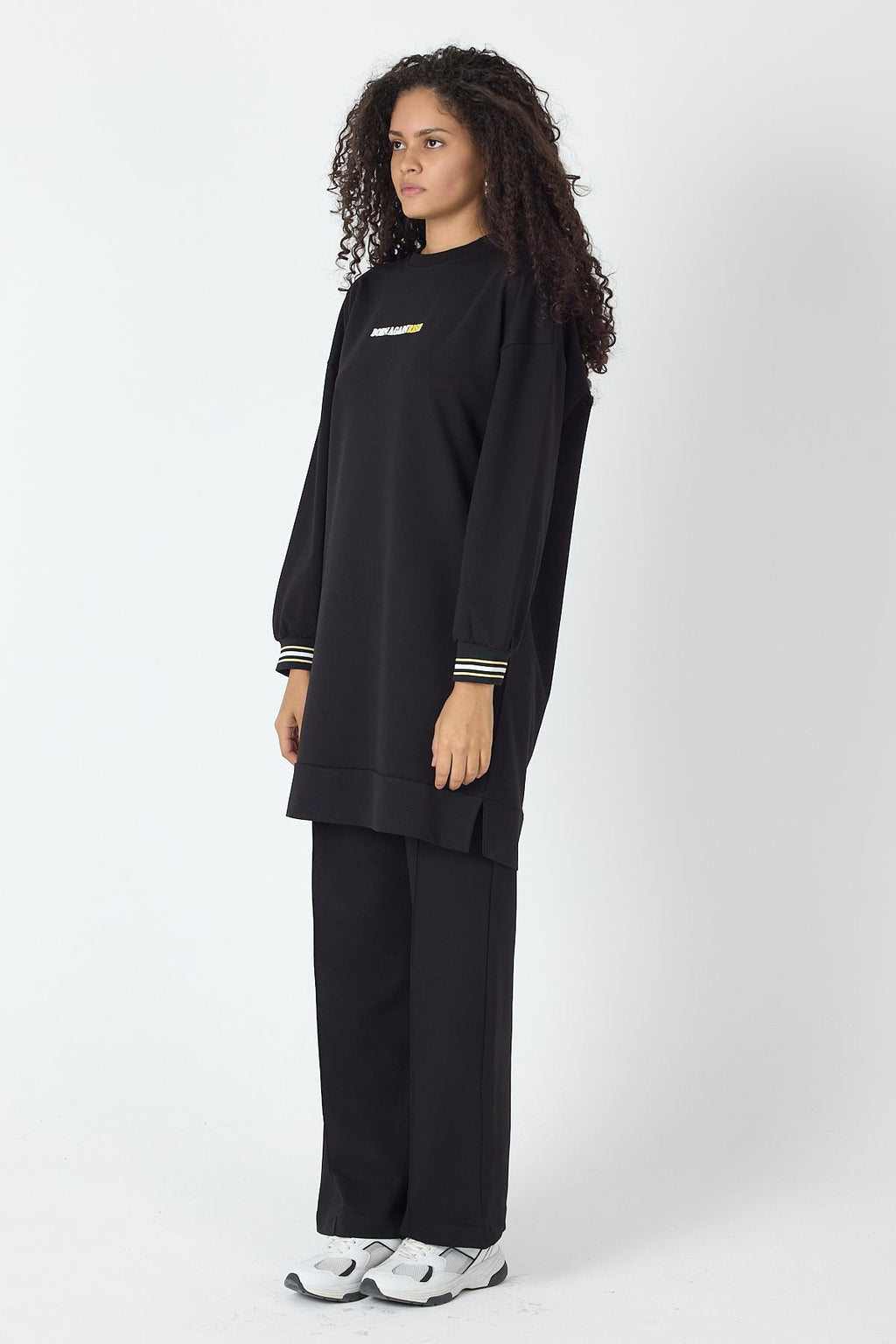 Siyah Kadın Etek Ucu Yırtmaçlı Baskı Detaylı  Nervürlü Bol Paça Pantolon Sweatshirt  Alt Üst Takım