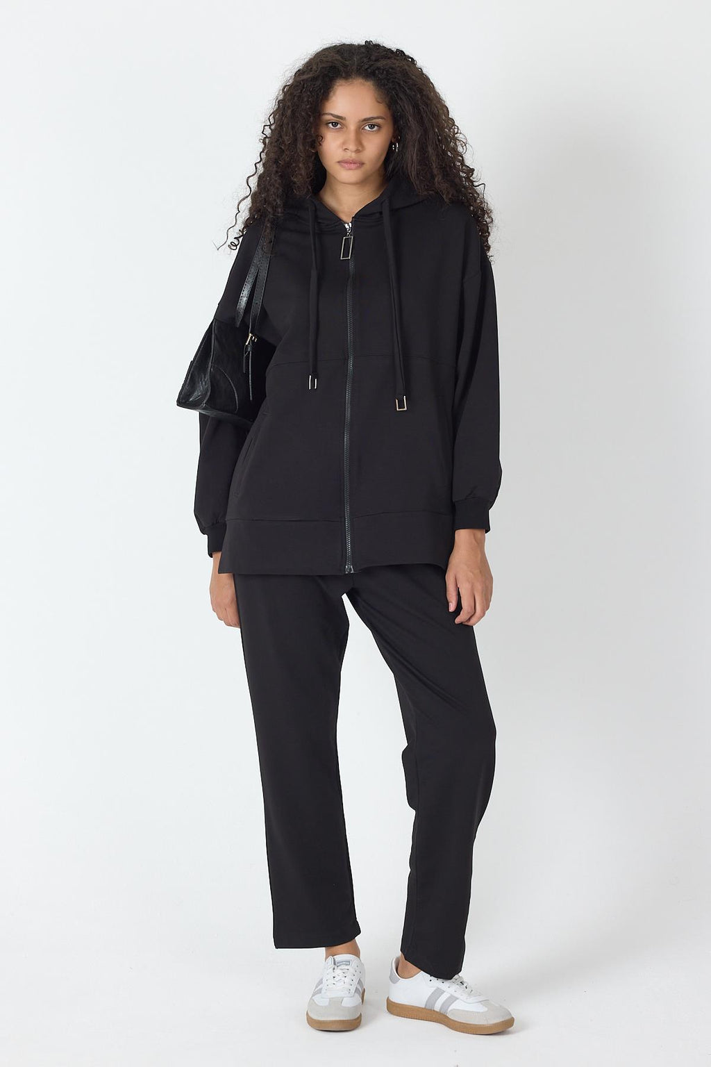Siyah Kadın Fermuar Kapamalı Kapüşonlu Sweatshirt Ve  Bol Paça Pantolon Pamuklu Örme Alt Üst Takım