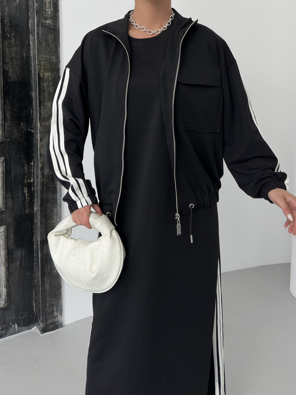 Siyah Kadın Oversize Kalıp Etek Ucu Yırtmaç Detaylı Elbise Ve Fermuar Kapamalı Cepli Lastikli Sweat Pamuklu Örme Takım